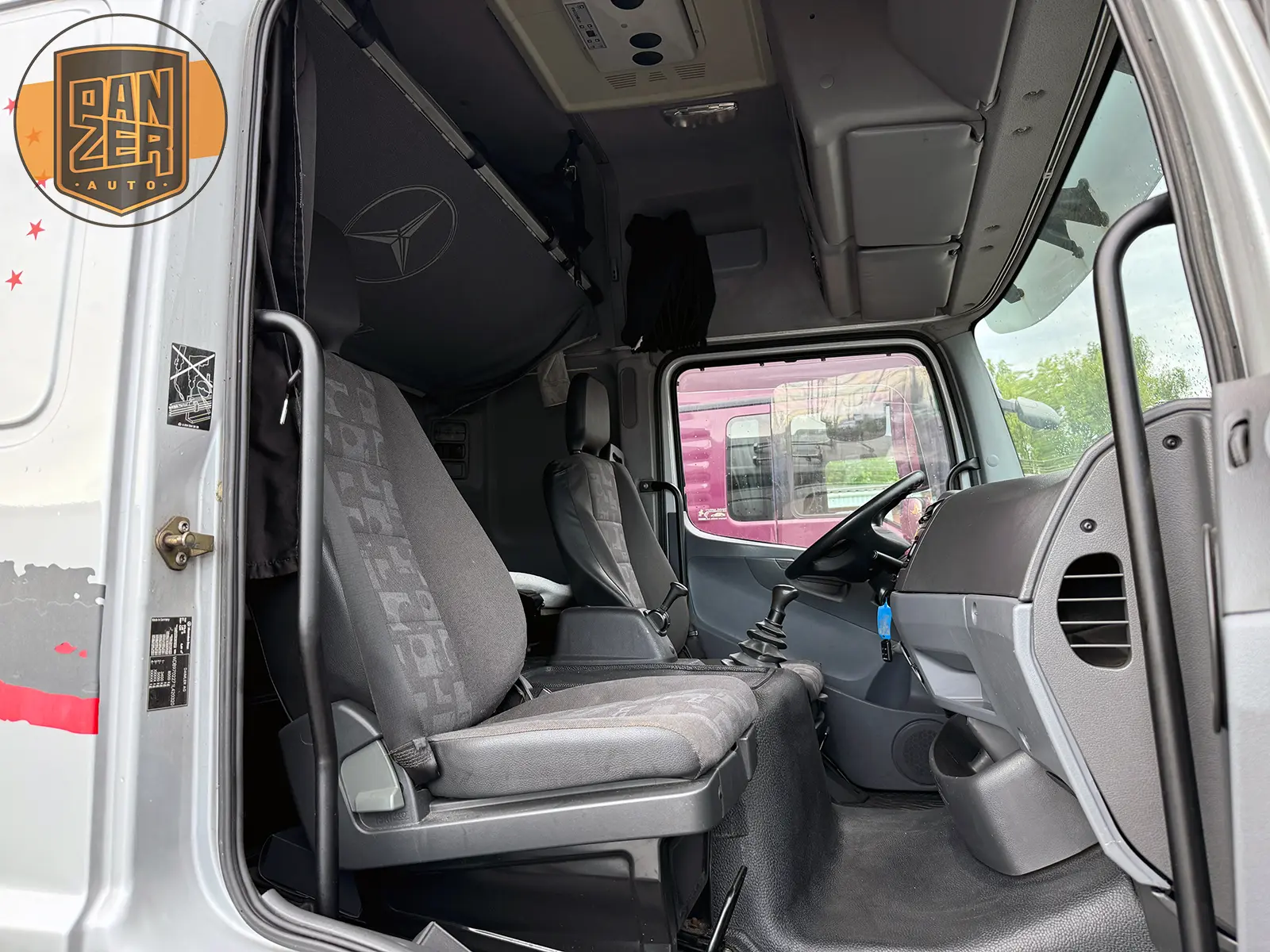 крытый автовоз мерседес атего 822, 2009 год, спальник 5
