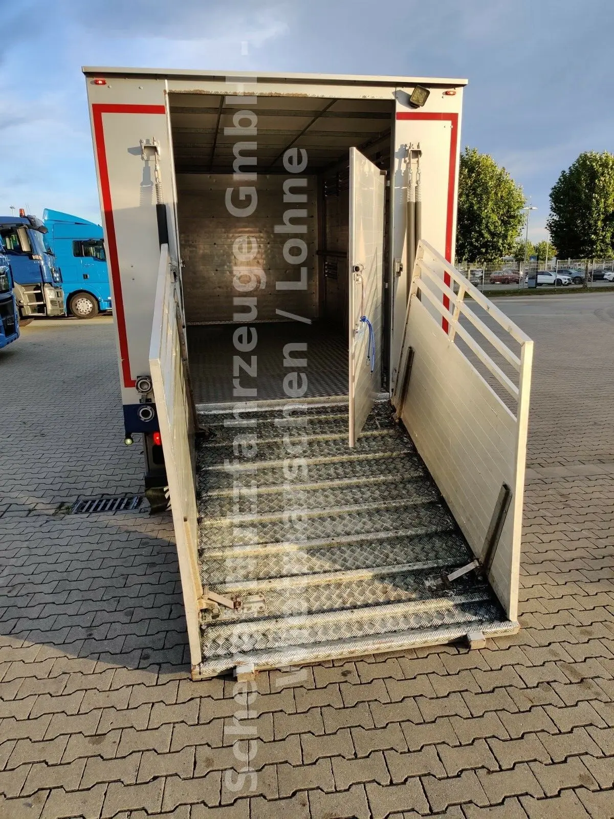 Грузовик для перевозки животных Mercedes Atego 1023, 2014 год, алюминиевый скотовоз 28 м3 - фото 2