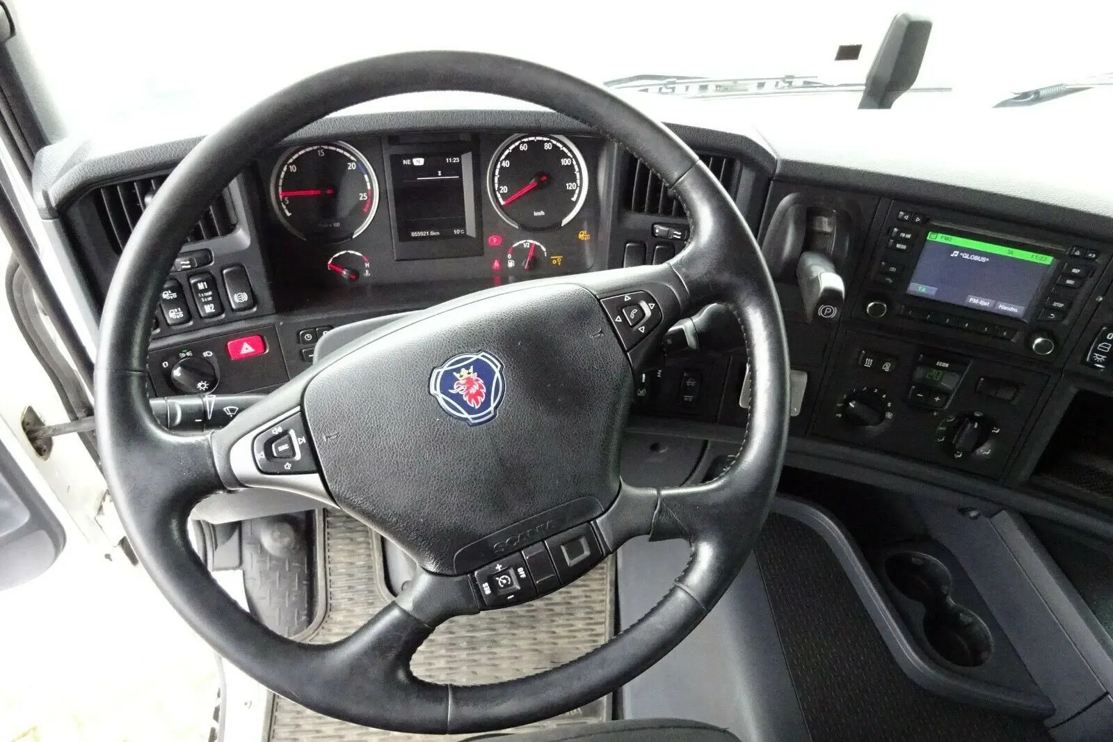 Тягач Scania G450 заводской ADR, 6х2, 2016 год, подъемная ось, без пробега по РФ - фото-детальных 4