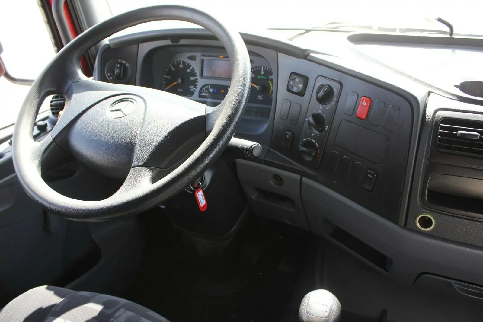 Mercedes Atego 1229, Евро-5, пробег 165 тыс.км!, фургон 48 м3, ворота, без пробега по РФ - фото 4