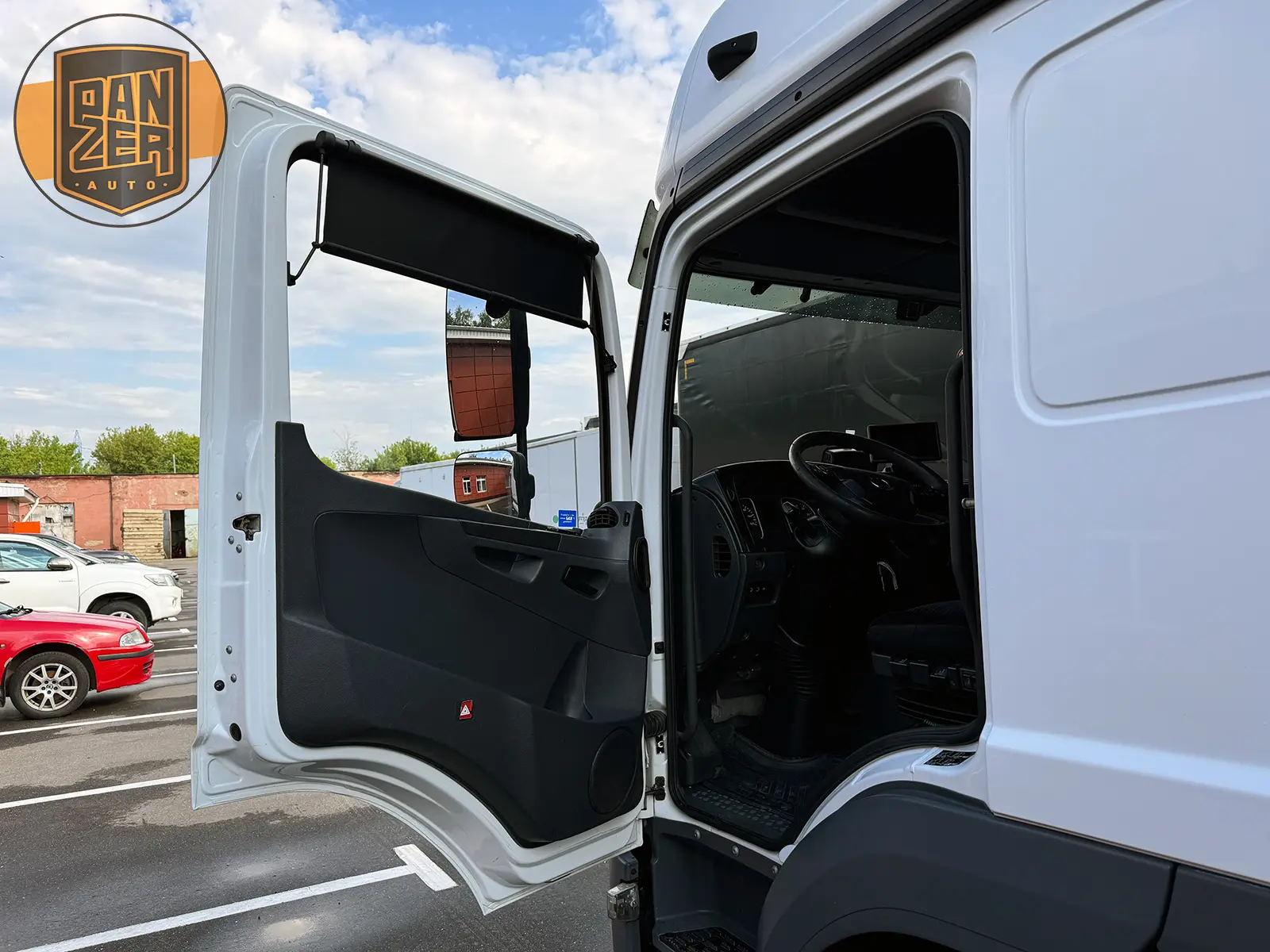 mercedes atego 1224, 2018 год, фургон 50 кубов, гидроборт 26
