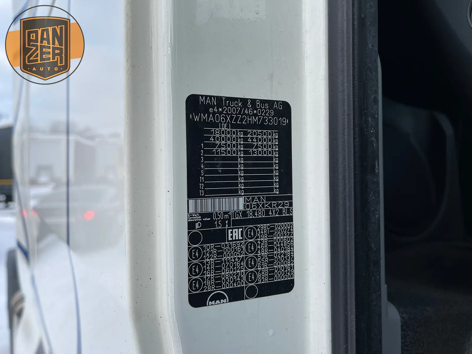 MAN TGX 18.480 тягач 4х2, XXL кабина, 2 бака - фото-детальных 40