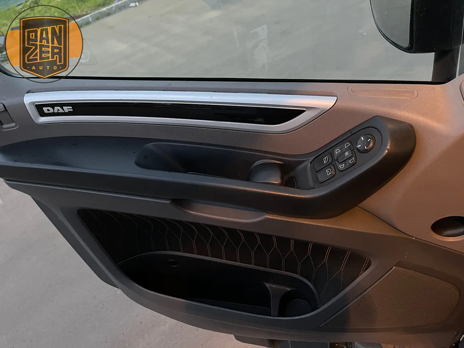 DAF XF530 6x4 тягач-тяжеловоз, сцепной вес 80 тонн - фото-детальных 43