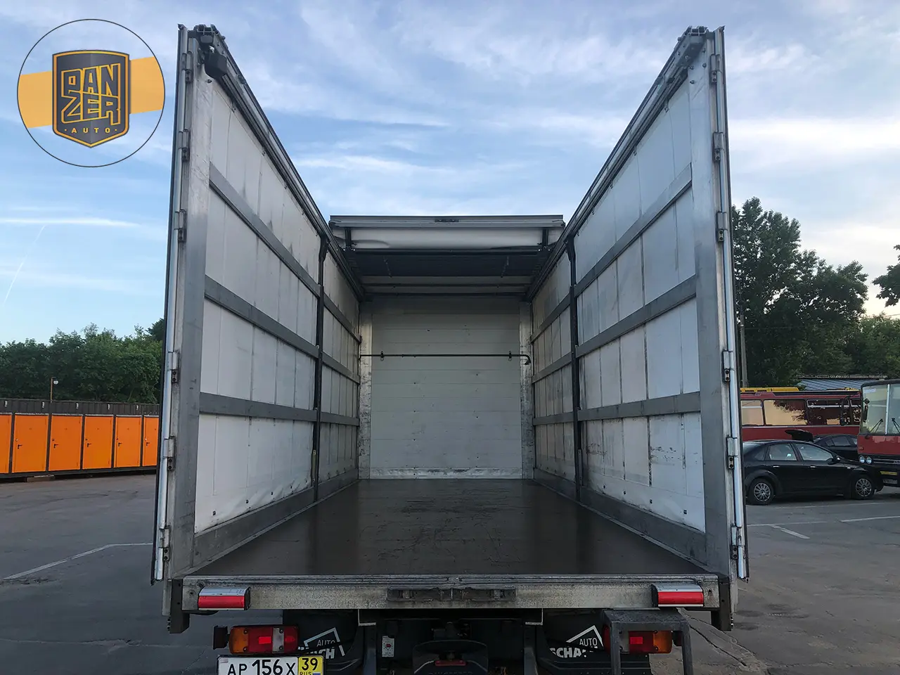 Mercedes Atego 1229L, 2013г, штора 48 кубов, ворота - фото 2