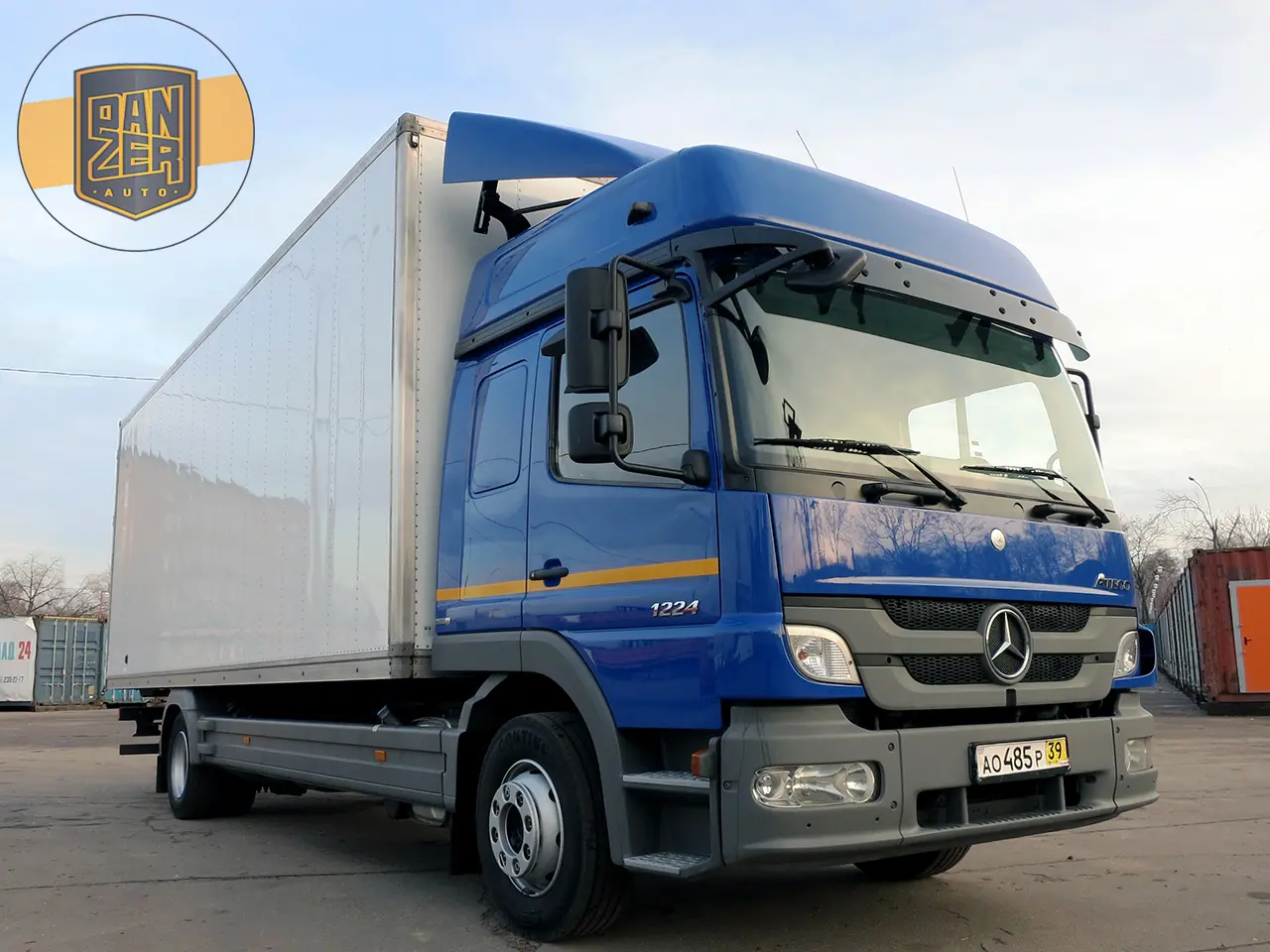 Mercedes Atego 1224, фургон 48 кубов, 2012 год, ворота - фото