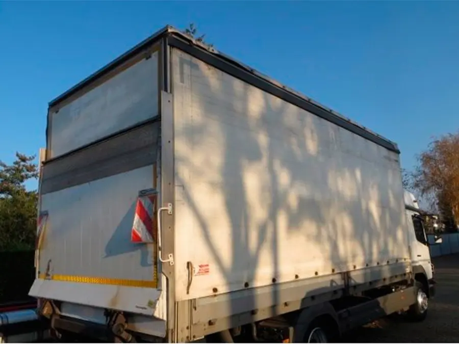 Mercedes-Benz Atego 1218L, 12/2011, штора-борт 44м3, гидролифт, 2 спальника - фото