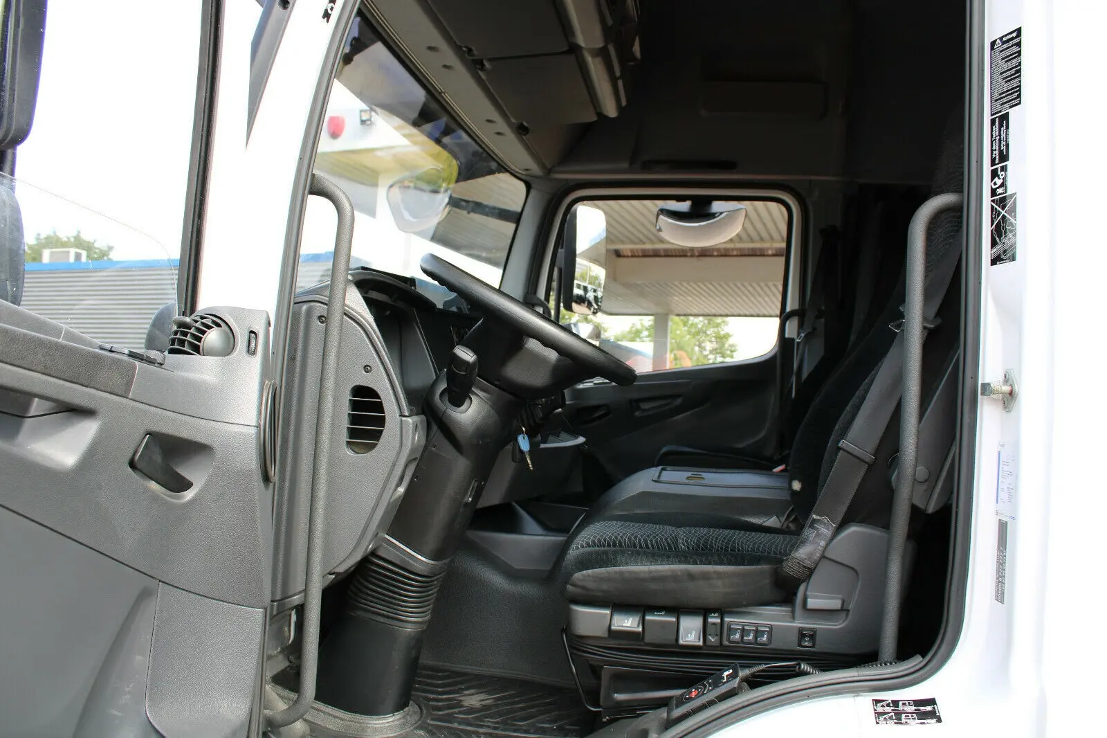 Mercedes Atego 1227 L, 10/2016 год, шторно-бортовая надстройка 46 м3, гидролифт, высокая кабина - фото 3