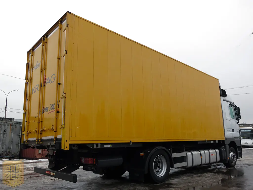 Mercedes Actros 1841, фургон 48 м3, ворота, десятитонник, 2010 год - фото