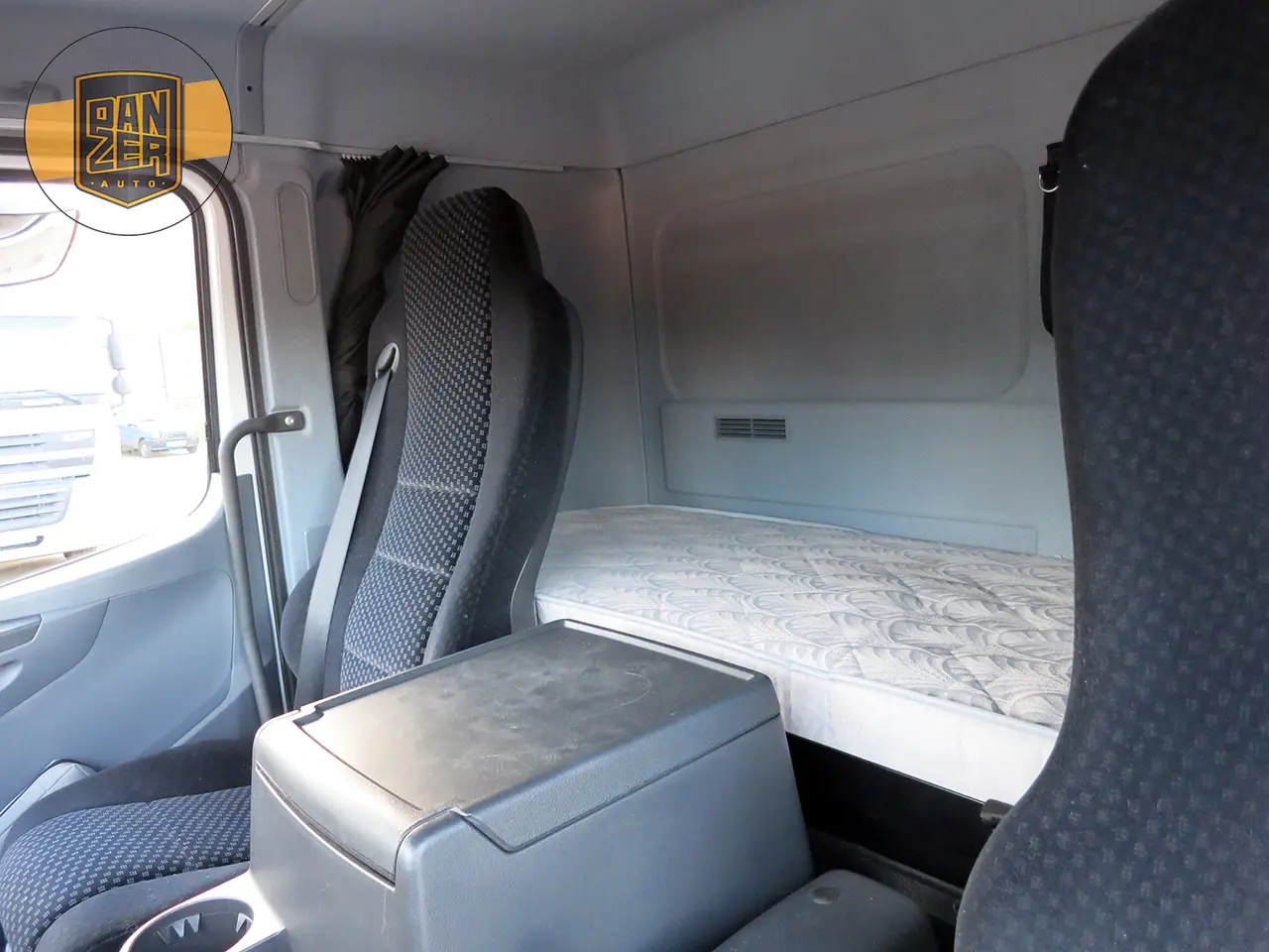 Mercedes Atego 1229L, 2013г, штора 48 кубов, ворота - фото 21