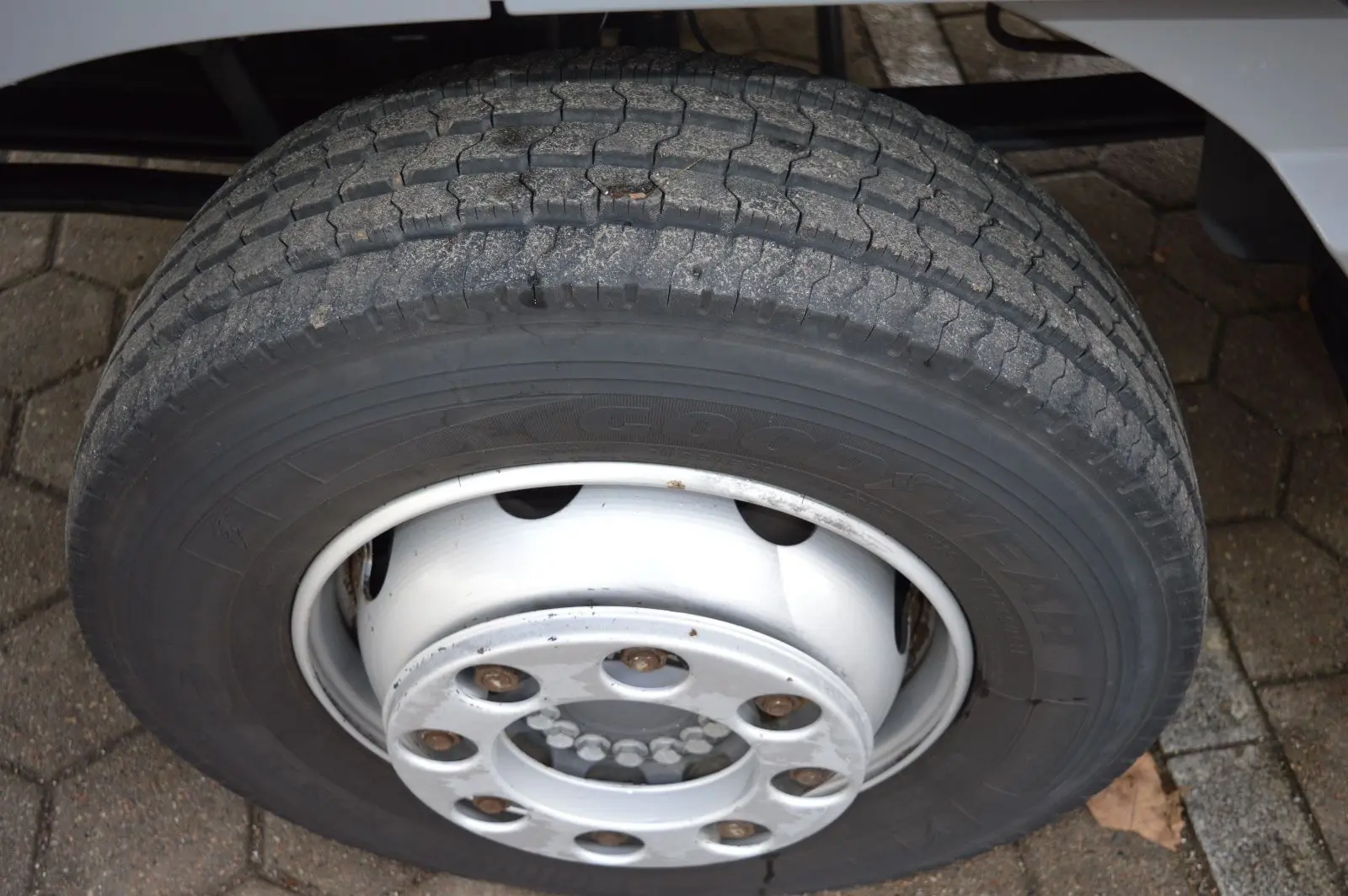 Mercedes Atego 1224 L, 2011г, тент шторки 50м3, гидролифт, кабина Мегаспейс - фото 5