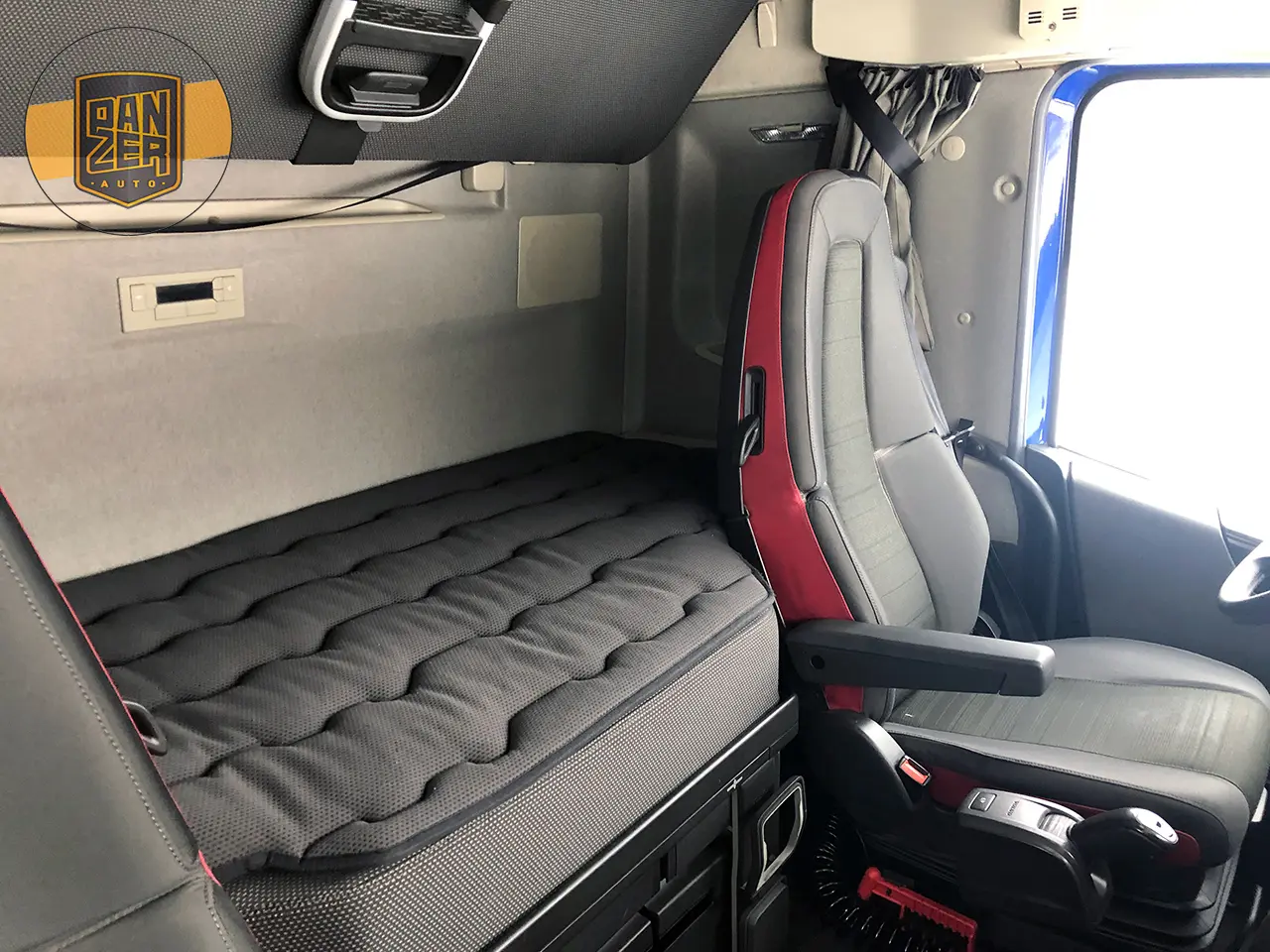 Рефрижератор пятнадцатитонник Volvo FH 500, объем 45 кубов, 2017 год - фото 19