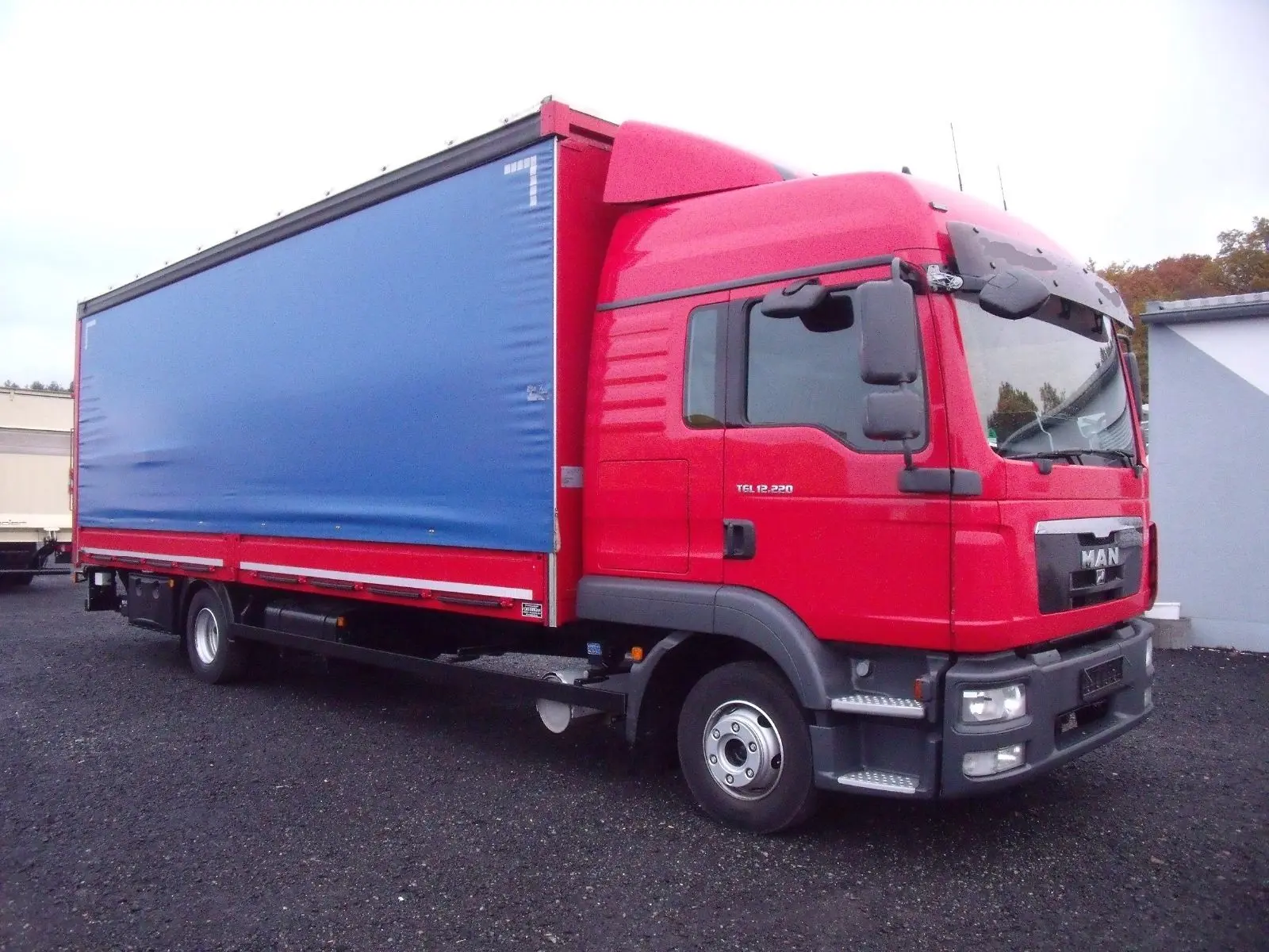 MAN TGL 12.220 BL, 2013г, штора-борт 45 куб, гидролифт, 2 спальника - фото