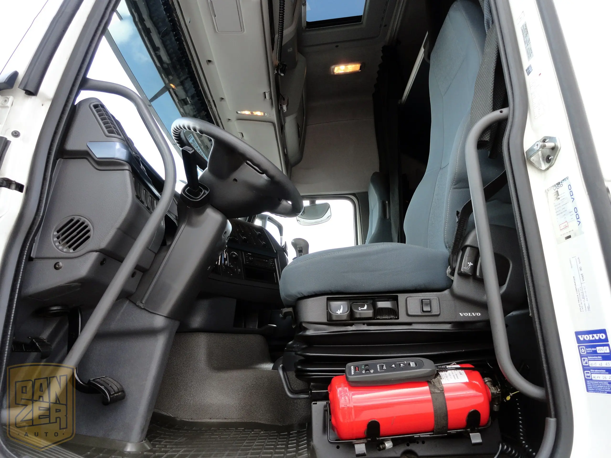 Volvo FH 13.420 XXL + Krone, автопоезд 120м3, борт-тент, 2012г - фото 3