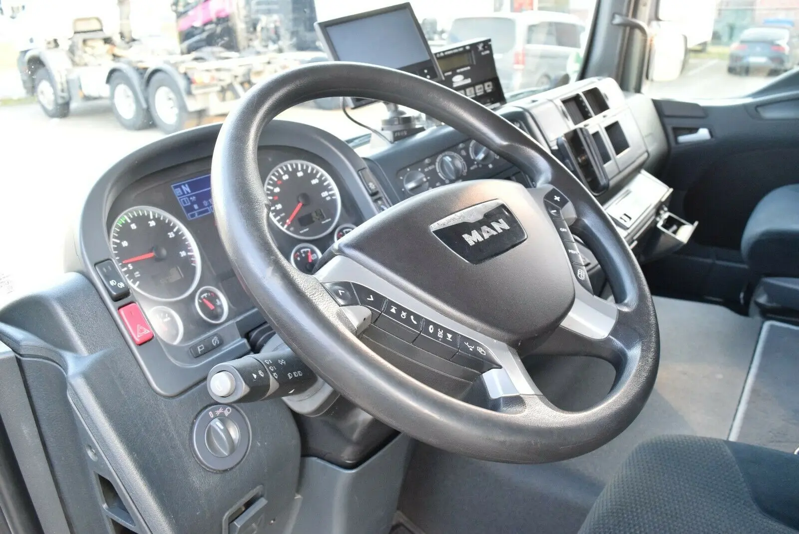 MAN TGM 12.250 BL, рефрижератор мультитемпературный 51 м3, Евро-5, спальная кабина, гидролифт - фото 4