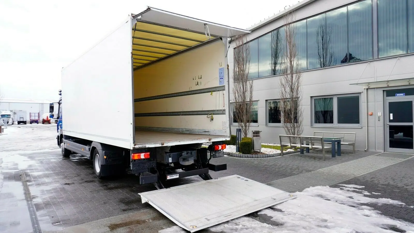 Mercedes Atego 1224 L NEW, 2015 год, фургон 45 м3, гидролифт, высокая кабина - фото