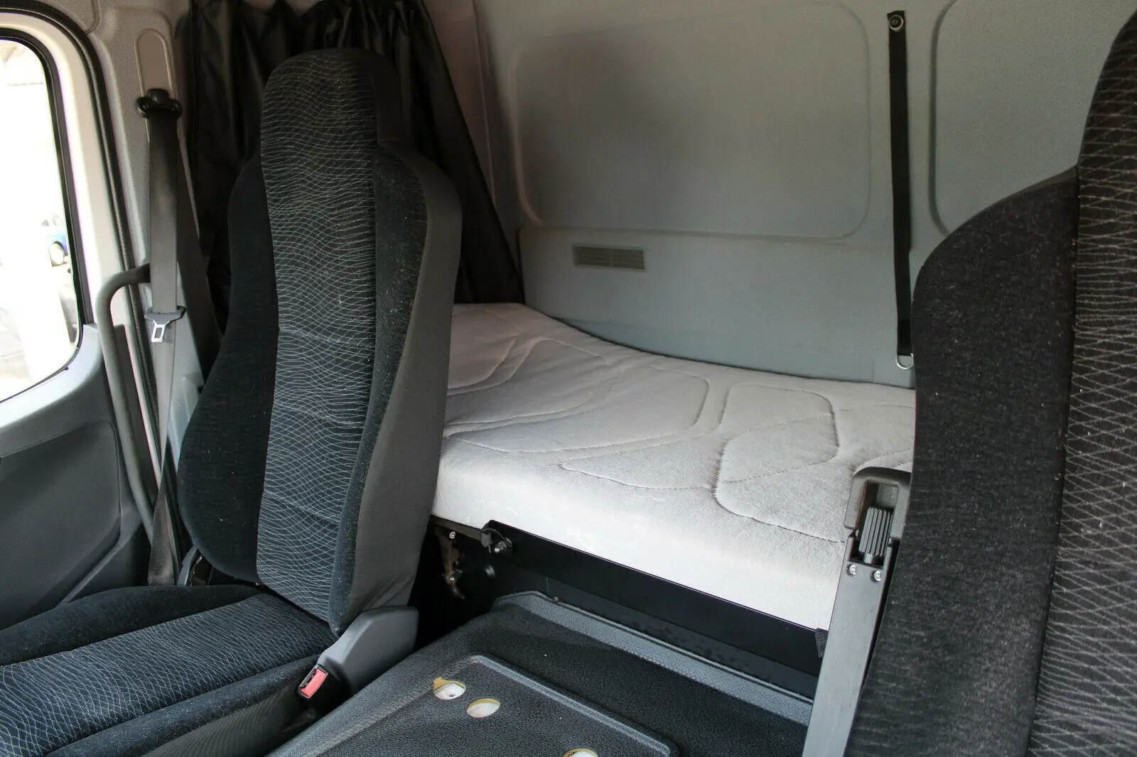 Mercedes Atego 1227 L, 10/2016 год, шторно-бортовая надстройка 46 м3, гидролифт, высокая кабина - фото 6