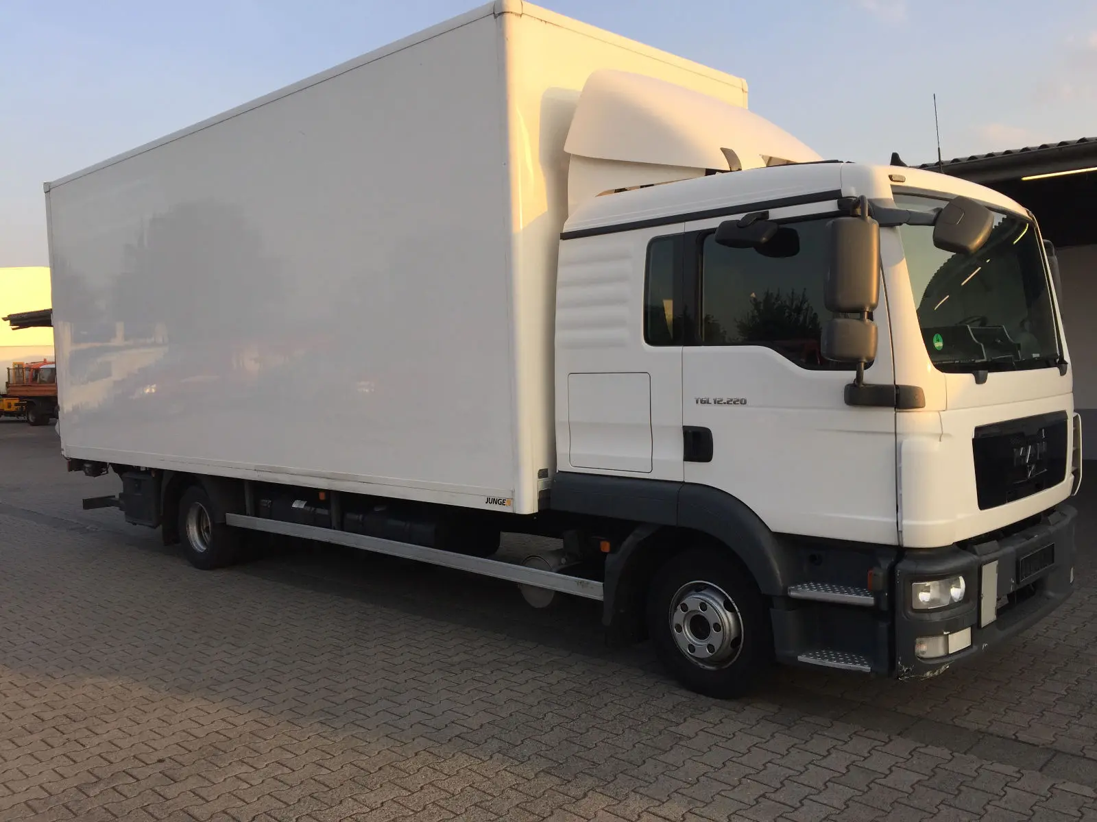 MAN TGL 12.220 BL,  фургон 7.2м, гидролифт, без пробега по РФ - фото 7