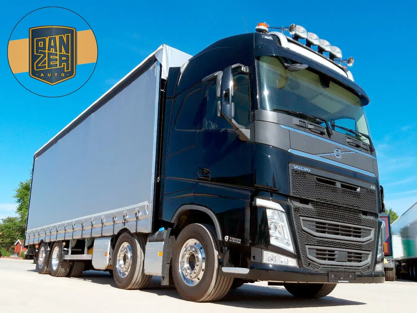 Новый Volvo FH500, 8x2, штора 61 м3, гидроборт 9 тонн, паспортная г/п 17 тонн - фото