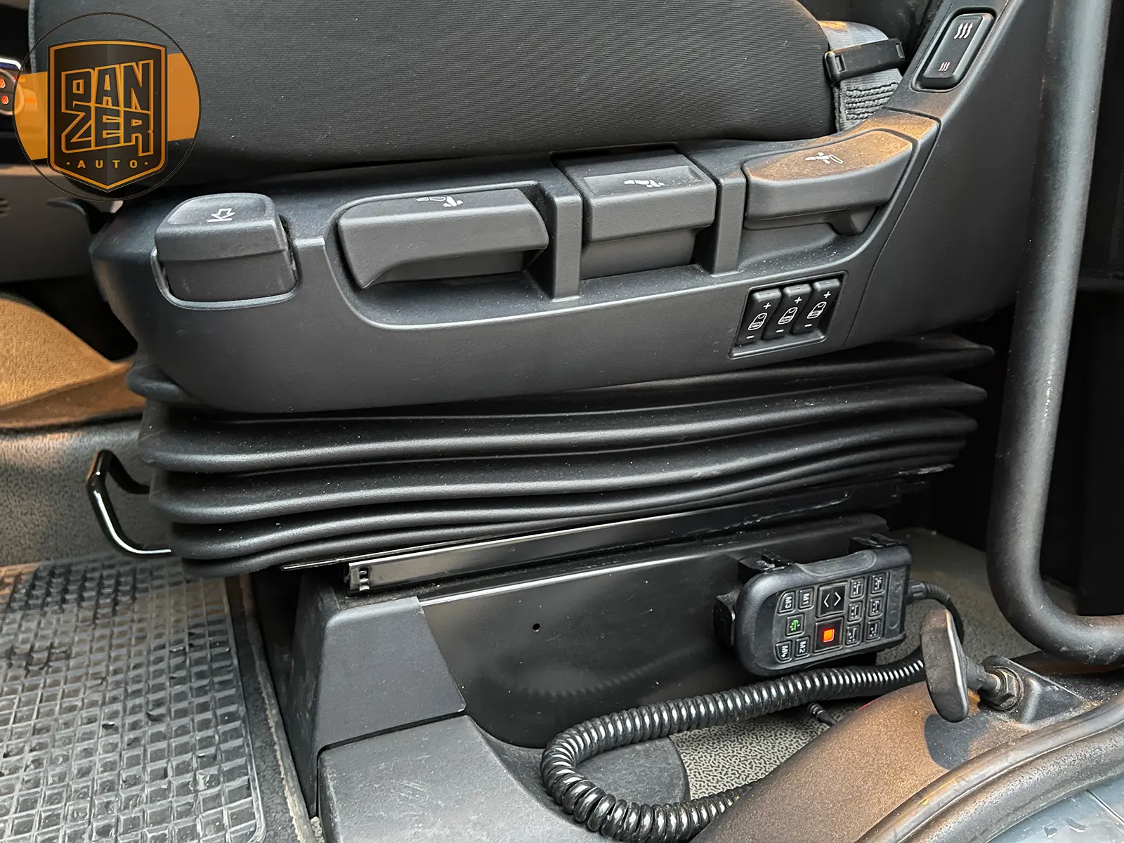 DAF XF530 6x4 тягач-тяжеловоз, сцепной вес 80 тонн - фото-детальных 46