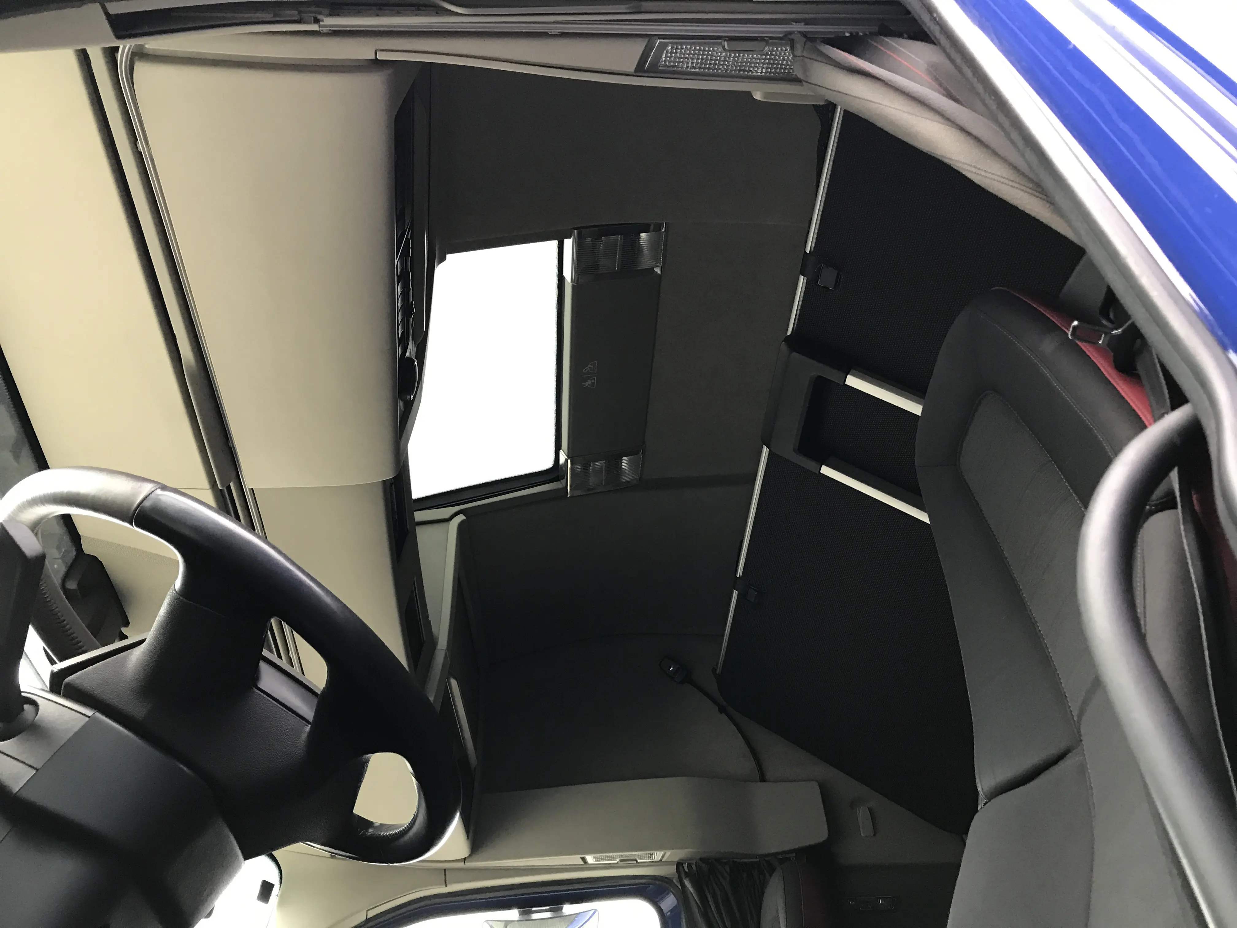 Пятнадцатитонник Volvo FH 460, 6х2, 2016 год, штора 55 кубов, 19 европалет, без пробега по РФ - фото 18