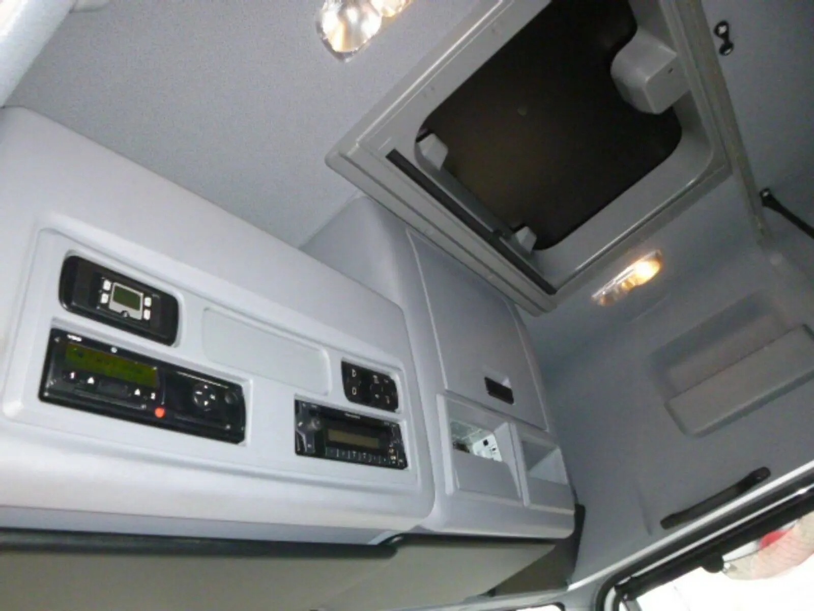 Mercedes Atego 1230L NEW, 12/2015 год, фургон 43 м3, гидролифт, 2 спальных места - фото 5