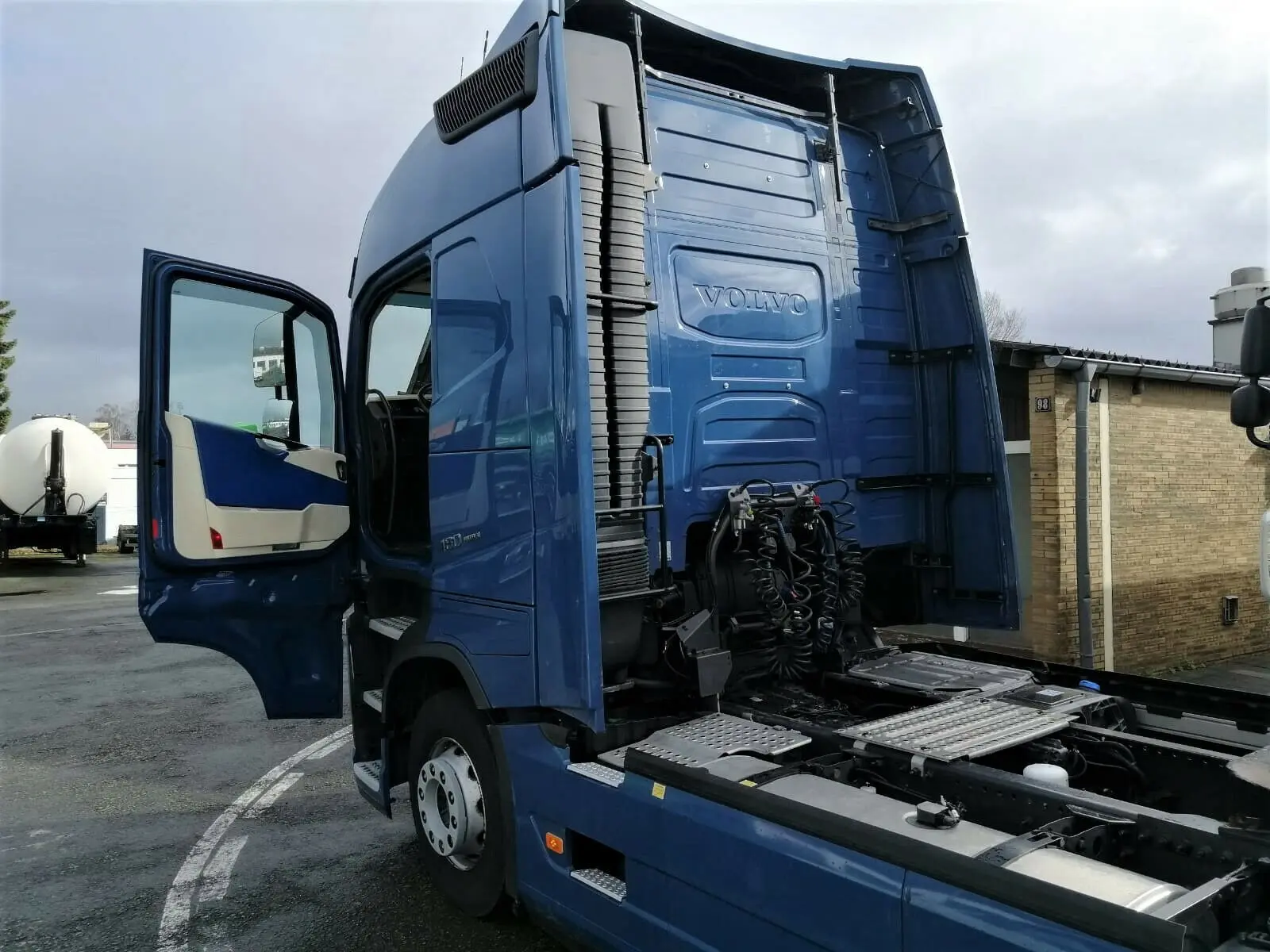 Седельный тягач Volvo FH 460, 4х2, 2016 год, 2 бака, 2 спальника, без пробега по РФ - фото-детальных 6