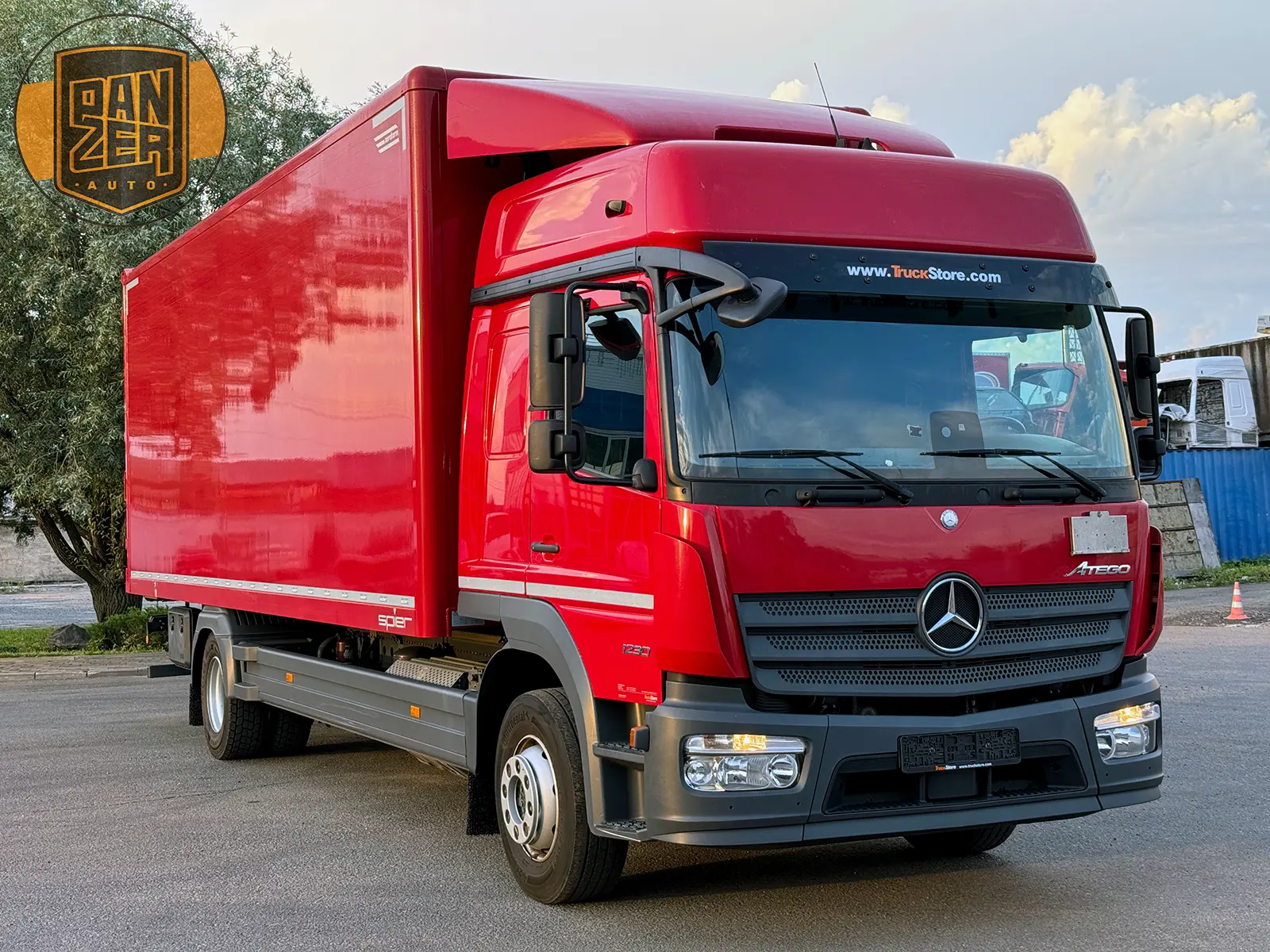 mercedes-benz atego 1230, 2019 год, фургон 18 палет с воротами