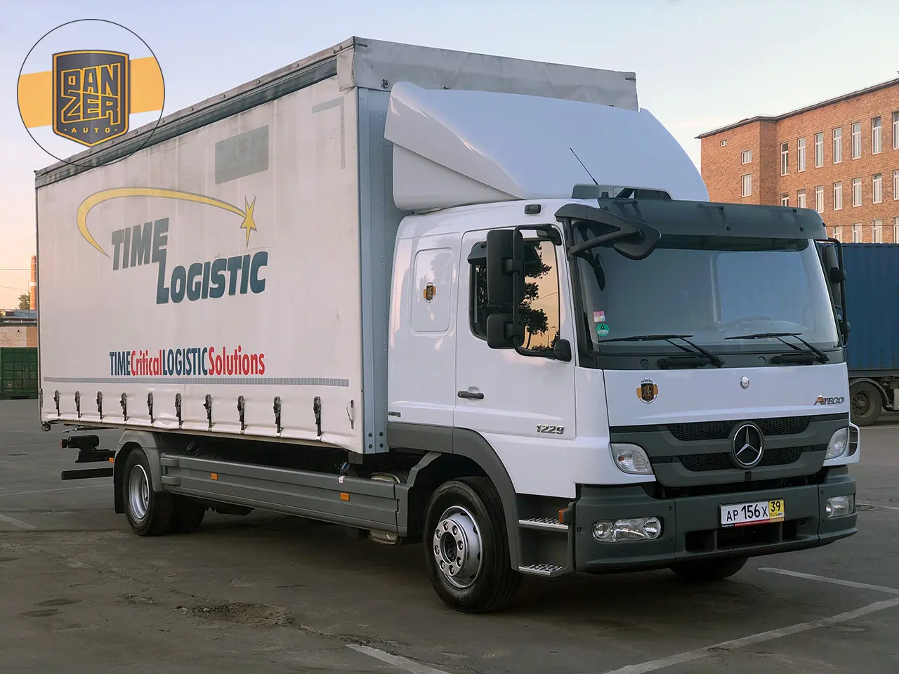 Mercedes Atego 1229L, 2013г, штора 48 кубов, ворота - фото