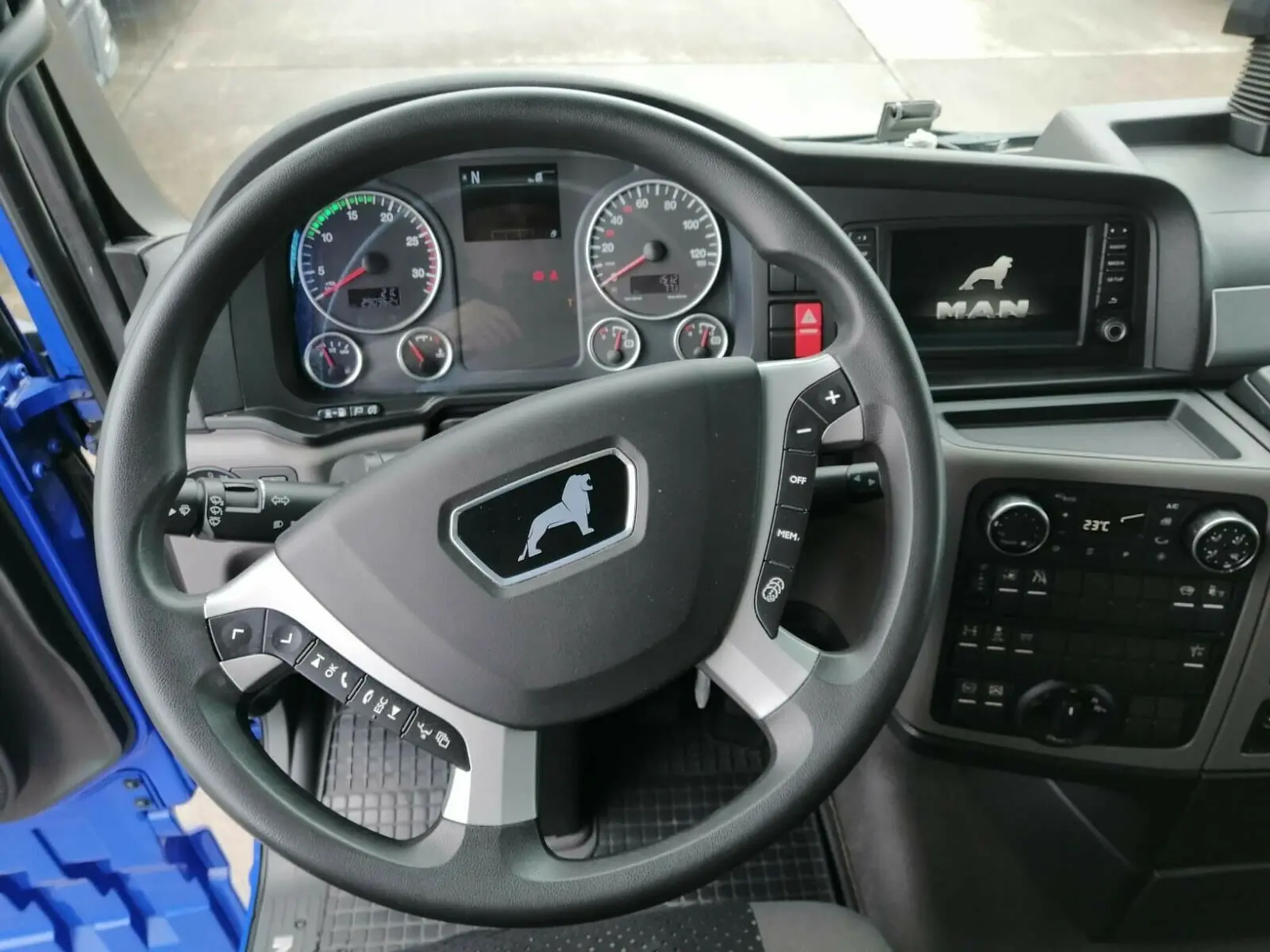 Тягач MAN TGX 26.440, 6х2, кабина XXL, подъемная ось, без пробега по РФ - фото-детальных 4