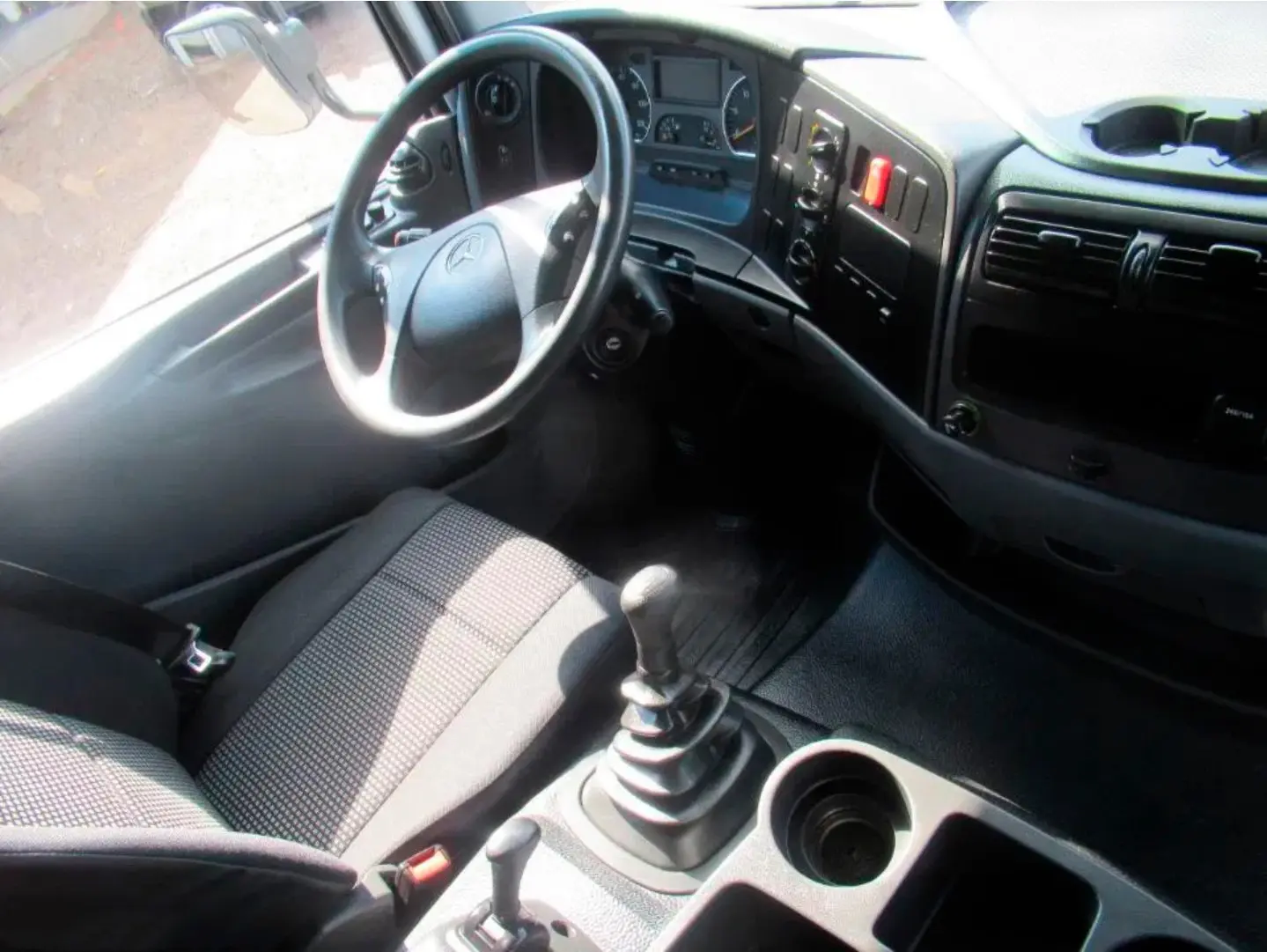 Mercedes Atego 1218 L, 2012 год, штора 58 кубов, 23 европалета, ворота, без пробега по РФ - фото 3