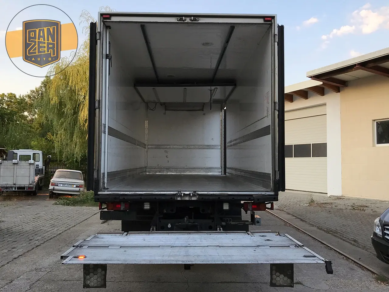 MAN TGM 12.290 LL, 2012г, рефрижератор 40 м3, спальная кабина - фото 2