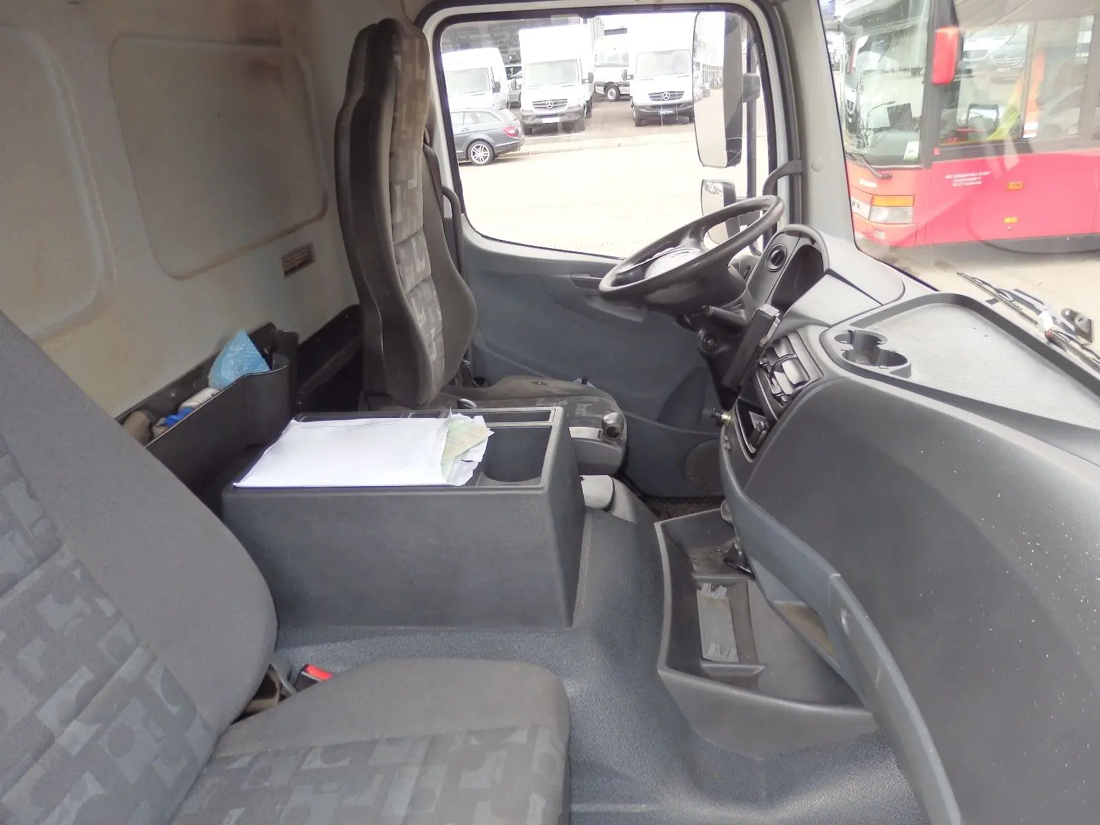 Mercedes Atego 1224 L, штора-борт 7.2м, гидролифт - фото 3