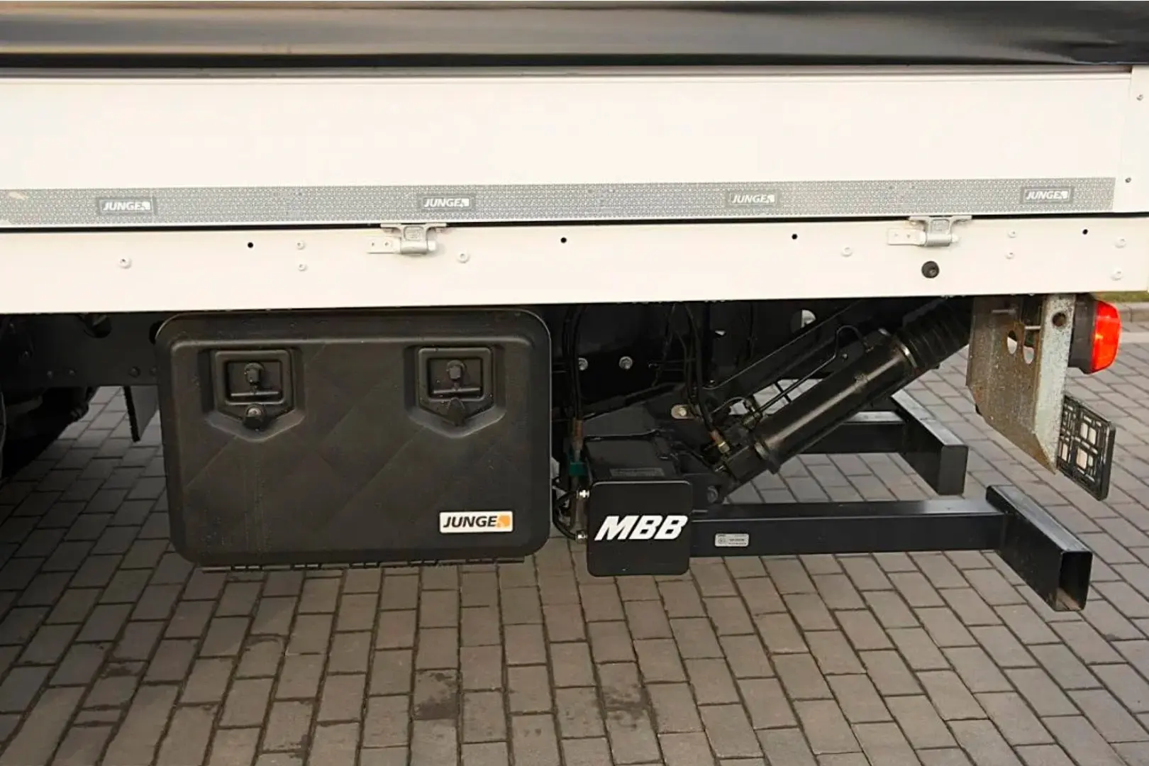 Mercedes Atego 1224 L нового поколения, 2015 год, штора-борт 50 м3, гидролифт, высокая кабина - фото 7