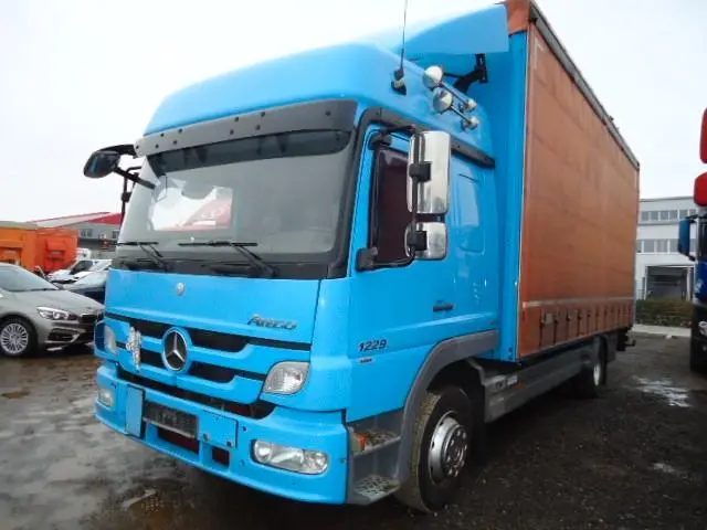 Грузовой автомобиль Mercedes-Benz Atego 4x2, 2012 год, Евро 5, штора 48 куб, гидроборт, 18 паллет | photo 0