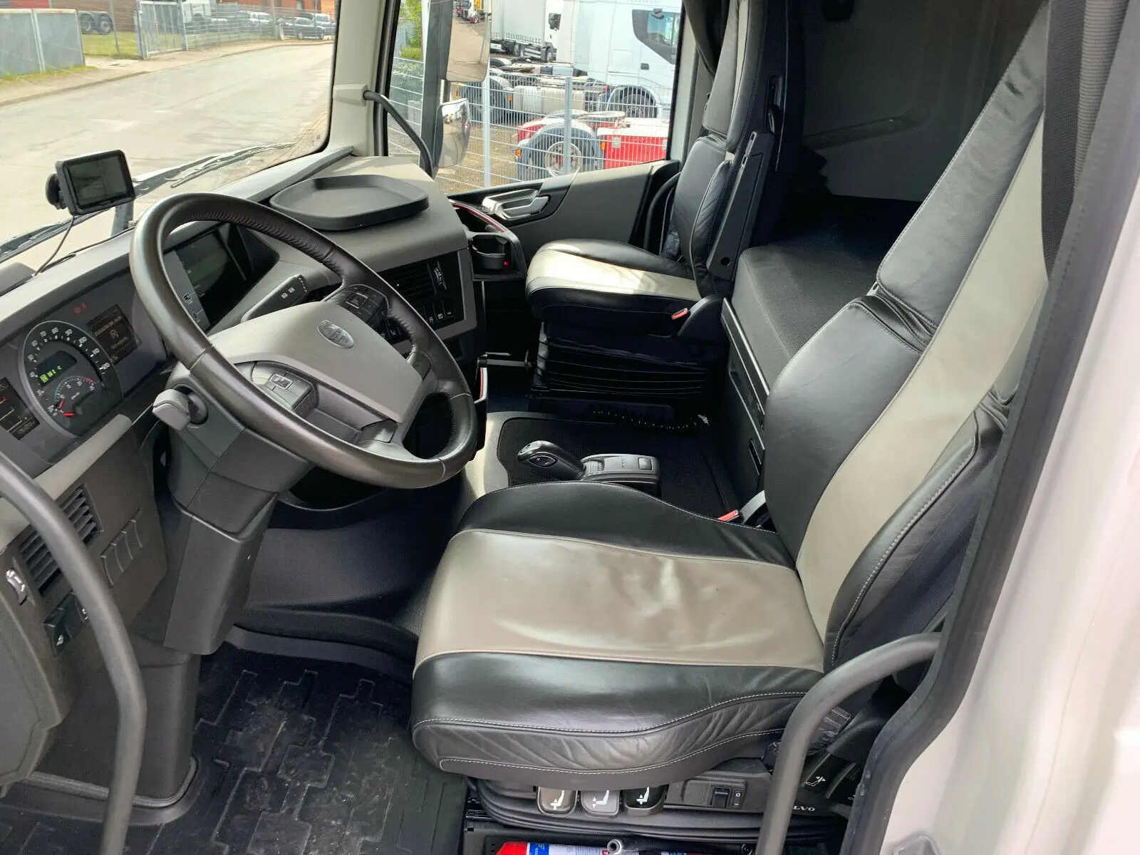 Тягач Volvo FH 500, 2020 год, 6х2, заводской ADR, Globetrotter XL, без пробега по РФ - фото-детальных 12