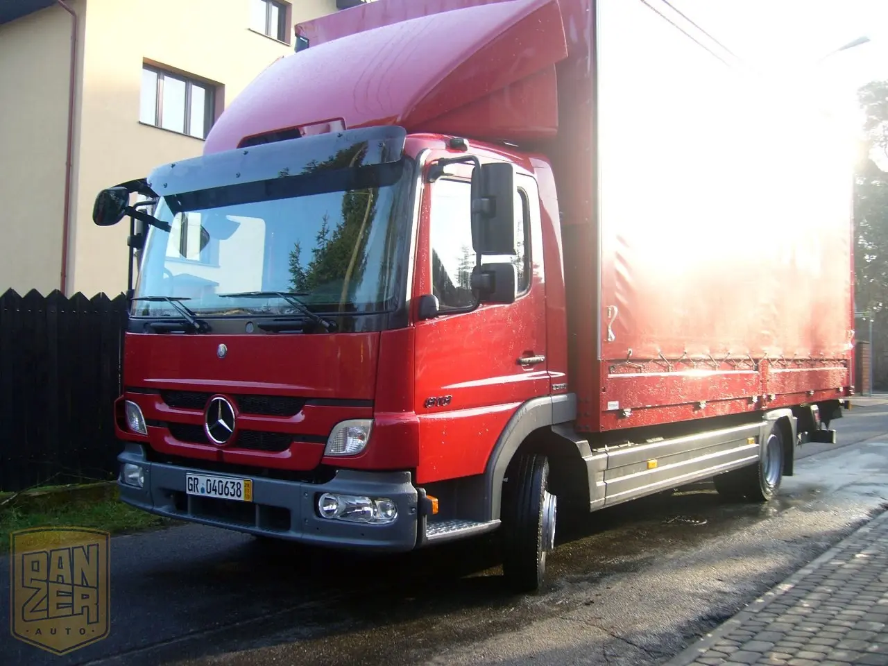 Mercedes-Benz Atego 818L, штора-борт 40м3, 2013г, 18 тыс.км, гидролифт, кондиционер, состояние нового - фото
