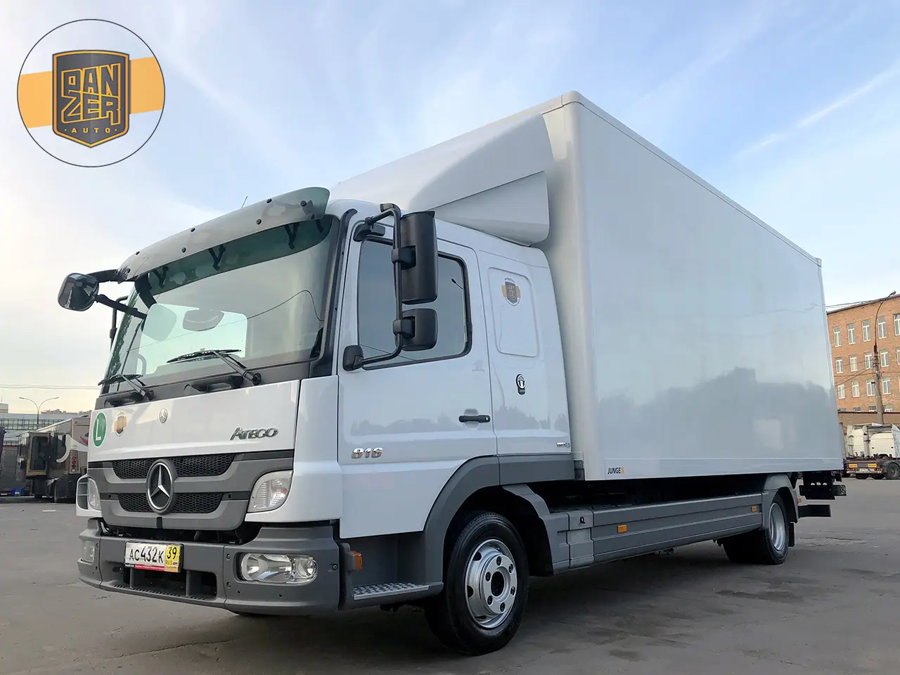 Mercedes Atego 816 L, 2011г, фургон 38 кубов, гидроборт, спальник - фото