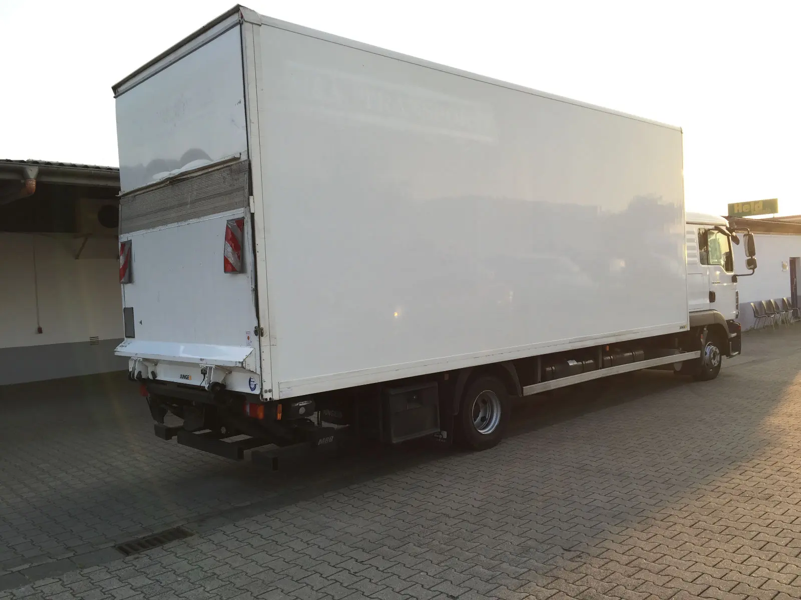 MAN TGL 12.220 BL,  фургон 7.2м, гидролифт, без пробега по РФ - фото