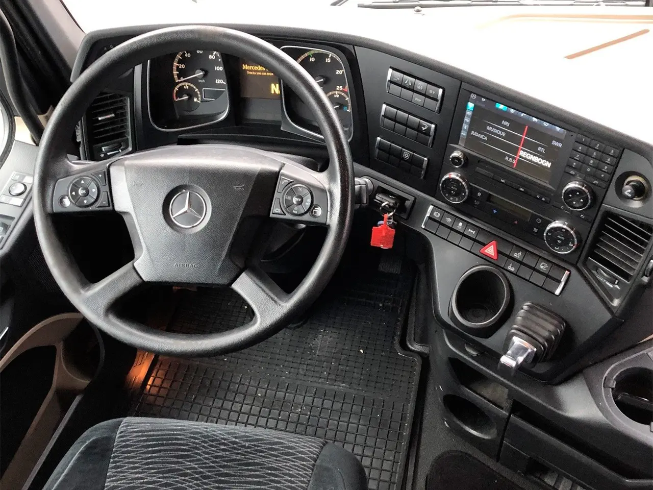 Mercedes Actros 2545 L, 2012 г, 6x2 штора 50 м3, гидроборт - фото 4