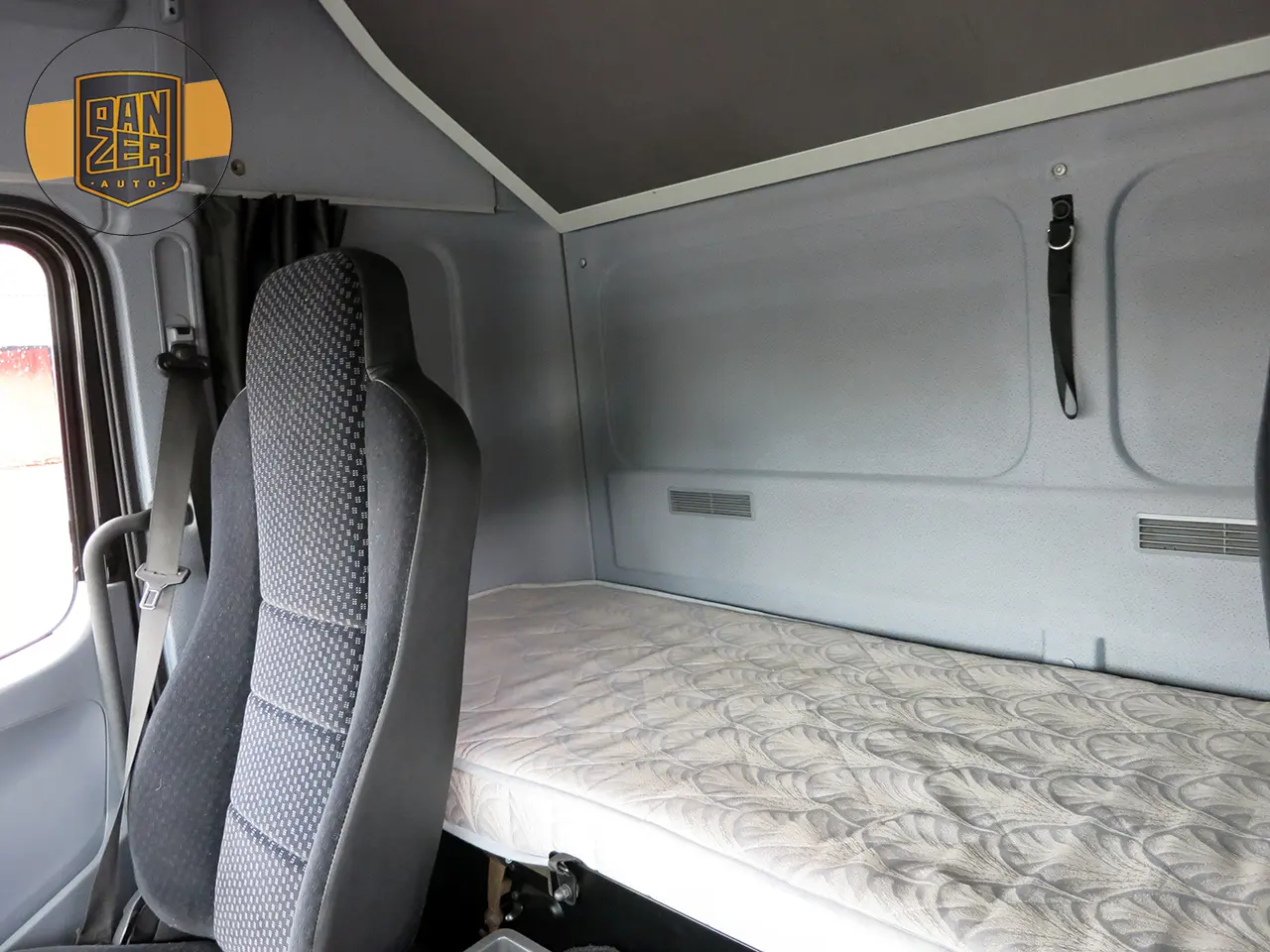 Mercedes Atego 822 L, 12/2013г, пятитонник, штора 40 м3 с гидролифтом, 2 спальника - фото 20