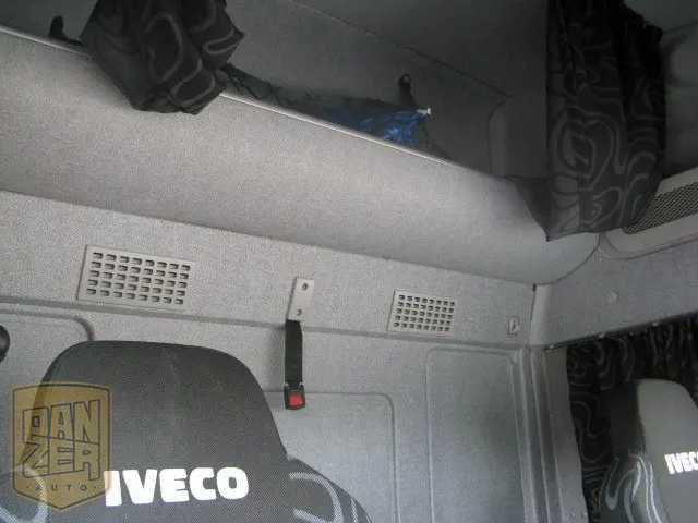 Iveco Eurocargo 120E22/P, фургон 42м3, 50тыс.км, гидролифт 1500кг, 2011г, г/п 8т, высокая кабина со спальником - фото 3