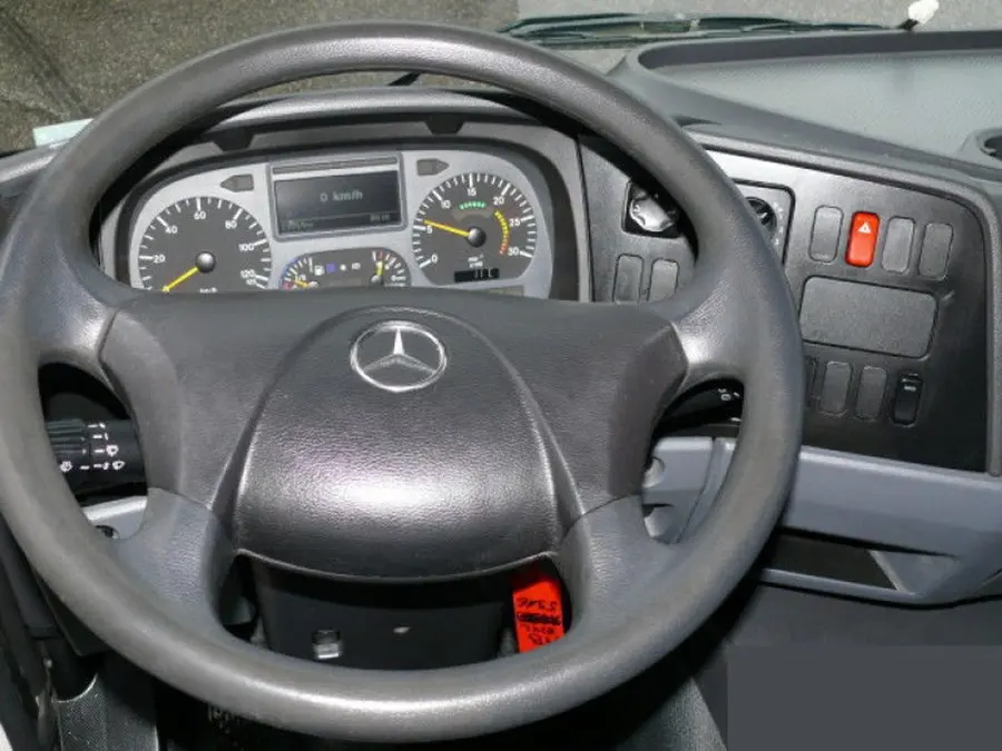 Фургон Mercedes Atego 824, длина 7.2м, ворота, без пробега по РФ - фото 4