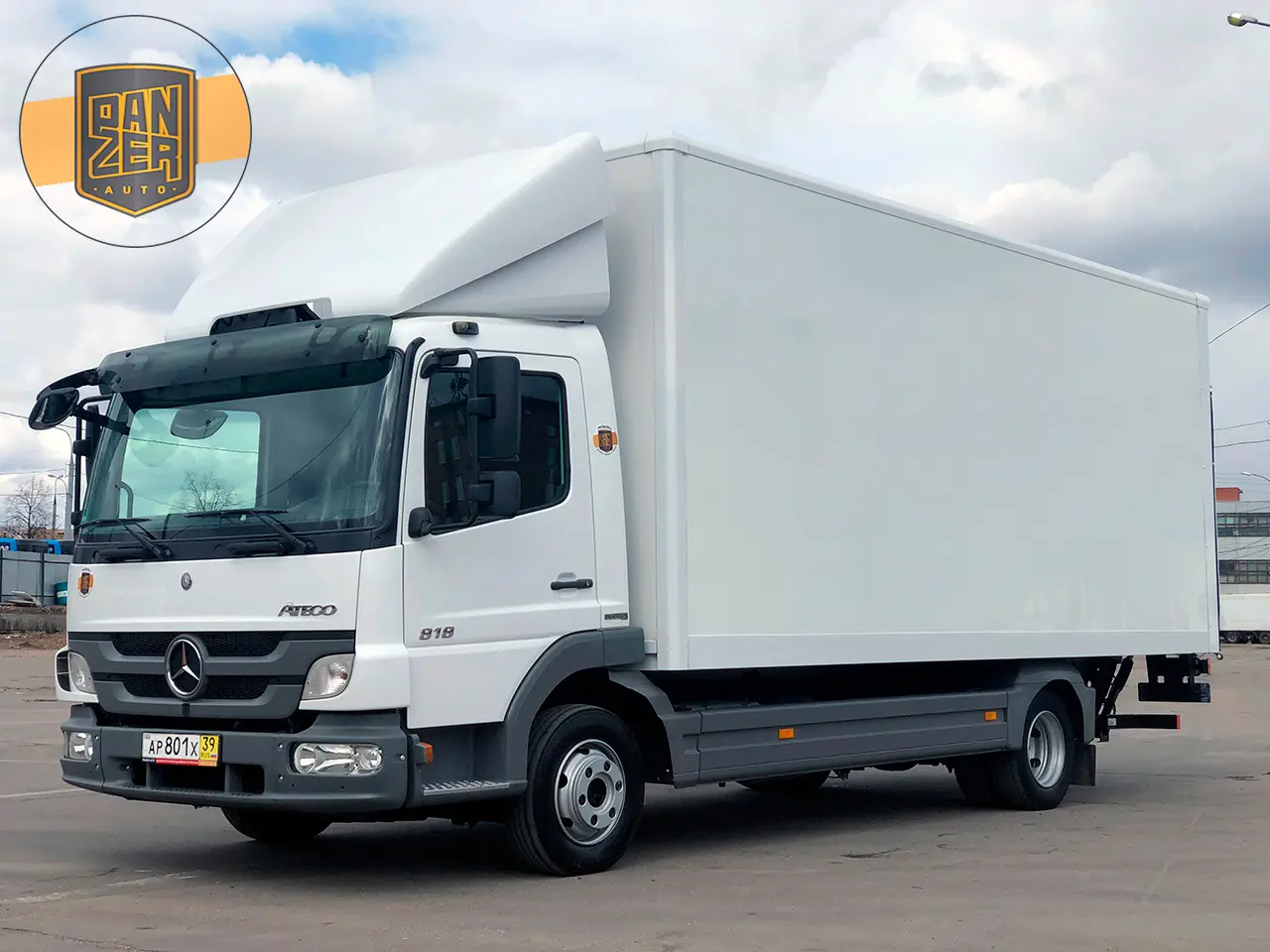 Mercedes Atego 818 L, фургон 36 кубов, 2013 год, гидроборт - фото