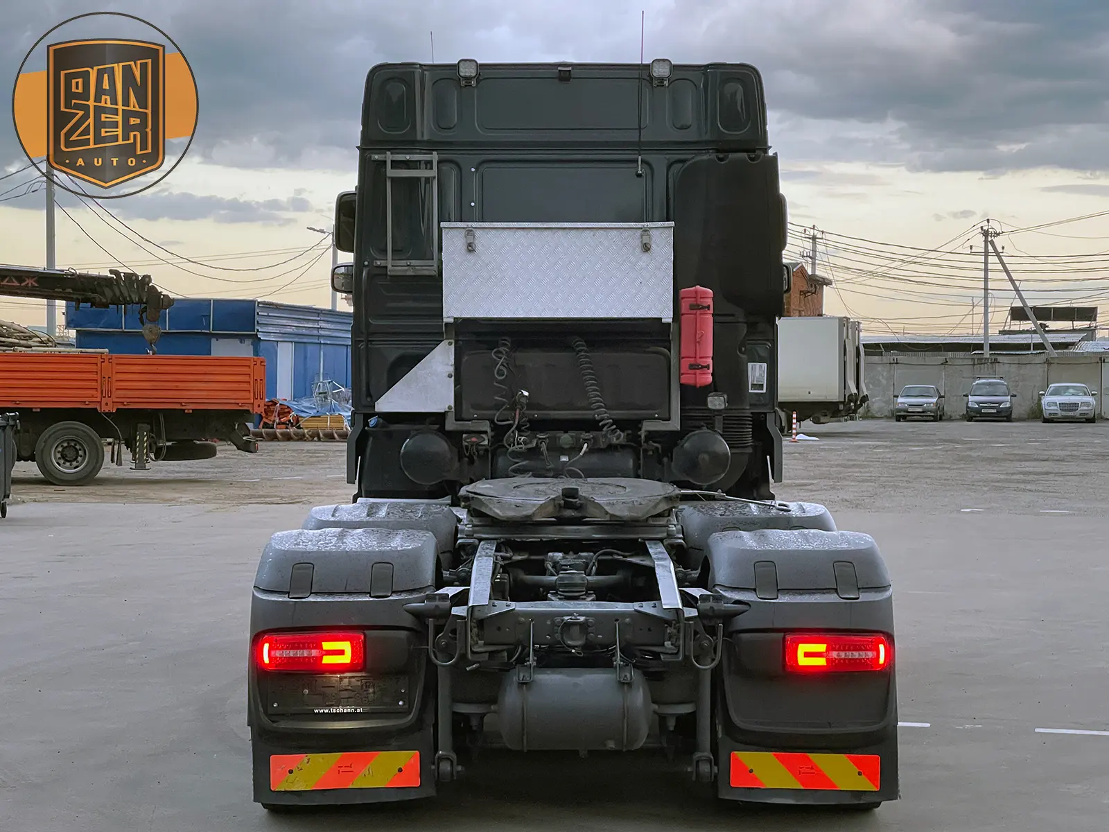 DAF XF530 6x4 тягач-тяжеловоз, сцепной вес 80 тонн - фото-детальных 2