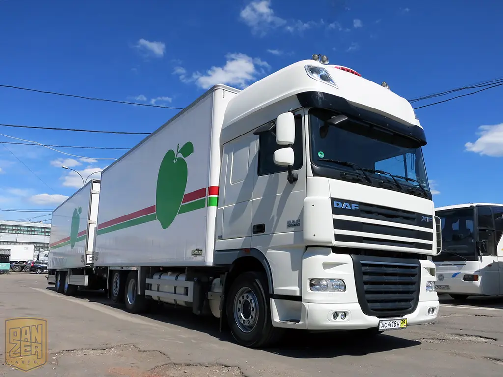 Автопоезд изотермический DAF XF 105.460 SSC, 2011 год, 107 м3 - фото