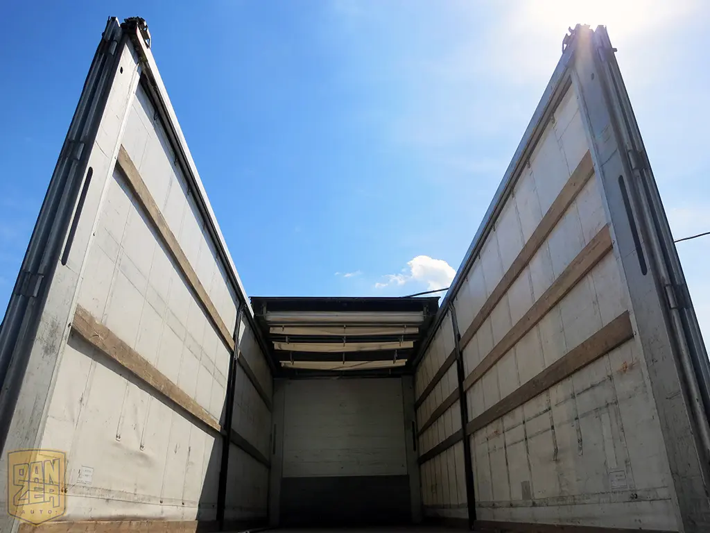 Прицеп шторный Schmitz Cargobull, 2010 год, 52 куба, ворота - фото 2