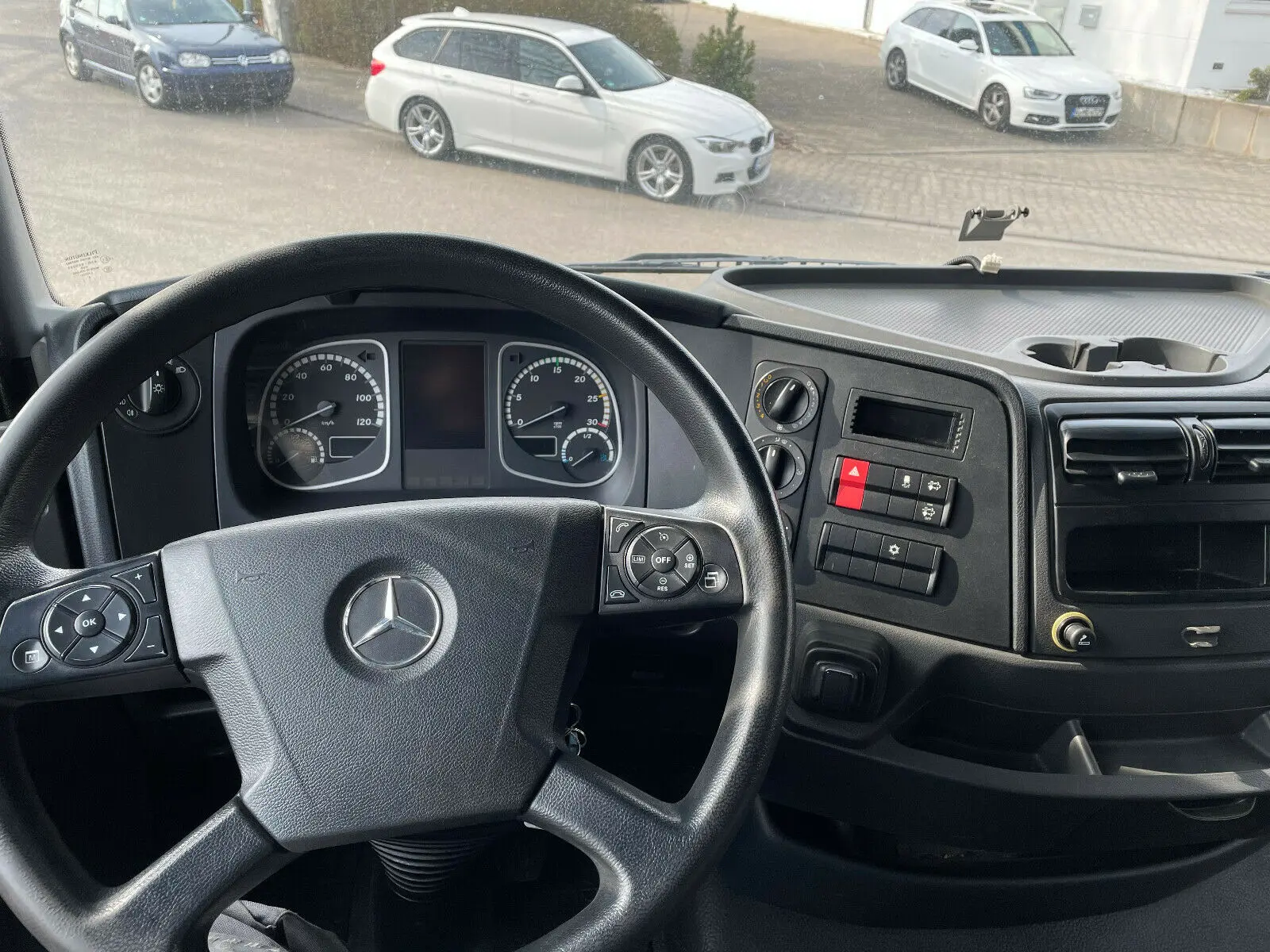 Фургон Mercedes Atego 1221 L, 2015 год, боковая дверь, 18 палет, гидролифт, без пробега по РФ - фото 4