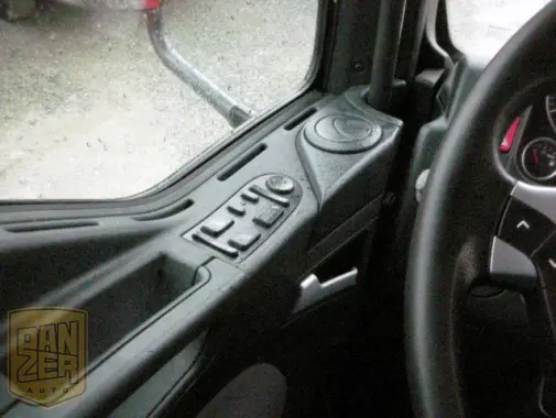 MAN TGM 18.290 L, штора 47м3, сдвижные крыша и бока, гидролифт MBB 2000 кг, спальник, кондиционер - фото 4