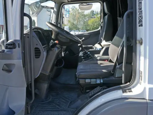 Рефрижератор Mercedes Atego 1222L, спальная кабина, ворота и гидролифт - фото 3