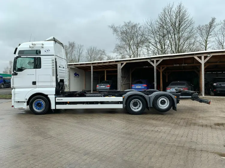 MAN TGX 26.480 контейнеровоз низкорамный BDF из Германии, 2015 г, кабина XLX, г/п 16т - фото 21